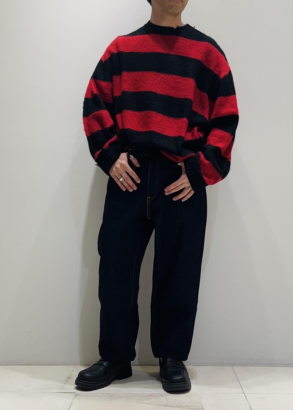 「SNaPMeAward23w、クリスマス、クリスマスコーデ、リバーシブル、ADAM ET ROPÉ、HOMME、UNISEX、骨格ストレート、イエベ、きれいめカジュアル、カジュアル、大人カジュアル、秋、冬、秋コーデ」｜「ADAM ET ROPE'の【CESSE】スクラップレザーボリュームソールローファー/リサイクルレザー/ユニセックス（ローファー、ブラック系）」を使った、Yuuki Mizさん（メンズ・165cm）の冬コーディネートの5枚目の写真