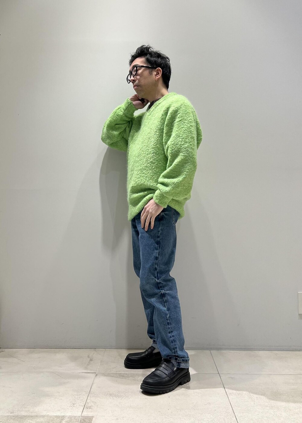 「nergy、ジャケット、タートルネック、ADAM ET ROPÉ、HOMME、UNISEX、骨格ストレート、イエベ、秋コーデ、冬コーデ、秋ファッション、冬ファッション、アウター、ブルゾン、コート」｜「ADAM ET ROPE'の【CESSE】スクラップレザーボリュームソールローファー/リサイクルレザー/ユニセックス（ローファー、ブラック系）」を使った、Yuuki Mizさん（メンズ・165cm）の冬コーディネートの5枚目の写真