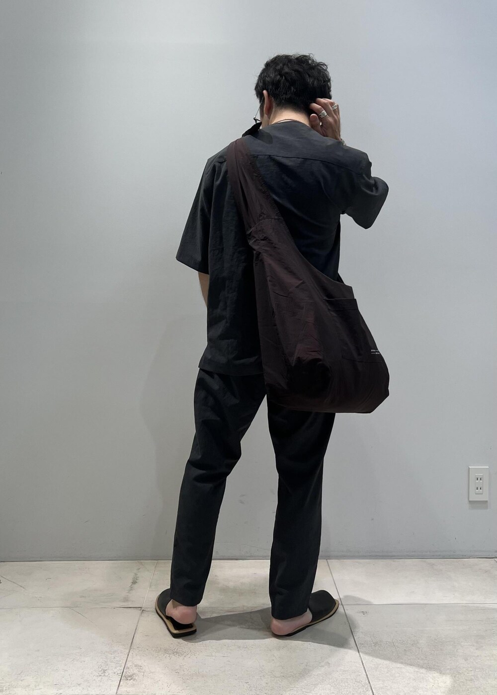 「ADAM ET ROPÉ、HOMME、UNISEX、骨格ストレート、イエベ、きれいめ、きれいめカジュアル、大人カジュアル、春、夏、春コーデ、夏コーデ、秋コーデ、春ファッション、夏ファッション」｜「ADAM ET ROPE'の《今だけのSPECIAL PRICE!!》【RIRANCHA】リラックスシルエット オープンカラー シャツ / 吸水速乾 / 接触冷感（シャツ/ブラウス、グリーン系）」を使った、Yuuki Mizさん（メンズ・165cm）の夏コーディネートの5枚目の写真