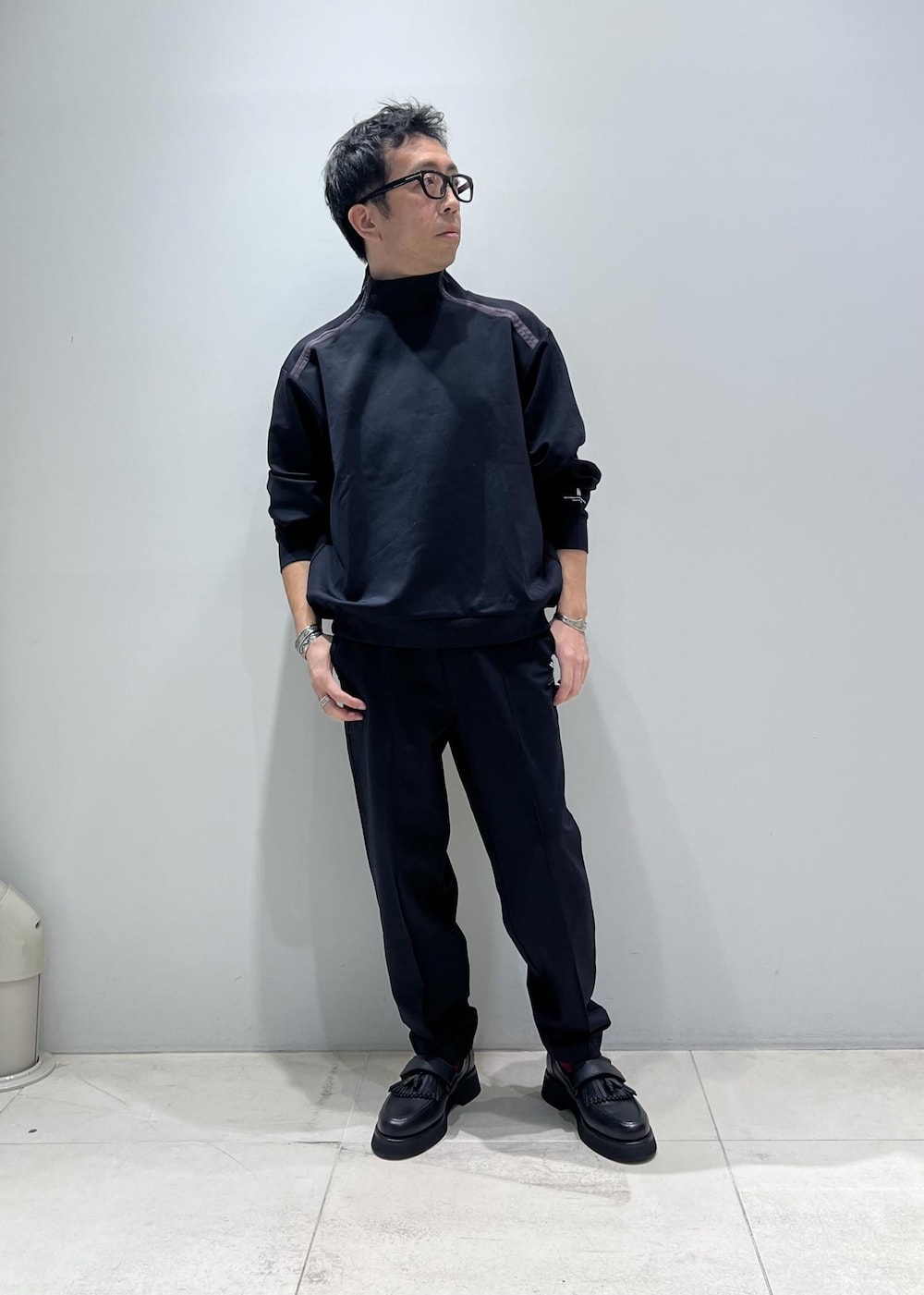 「ADAM ET ROPÉ、HOMME、UNISEX、骨格ストレート、イエベ、きれいめ、きれいめカジュアル、モード、スポーティー、セットアップ、セットアップ対応、春コーデ、秋コーデ、春ファッション、秋ファッション」|「ADAM ET ROPE'の《新色追加・2点セット》M-65 ビッグシルエット モッズコート / コート&中綿ライナーセット / ライナー取り外し可能 / ユニセックス(モッズコート、ホワイト系)」を使った、Yuuki Mizさん(メンズ・165cm)の秋コーディネートの2枚目の写真