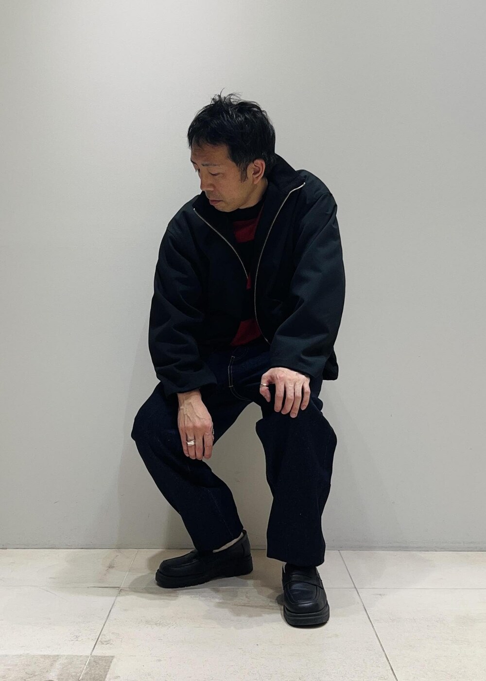 「SNaPMeAward23w、クリスマス、クリスマスコーデ、リバーシブル、ADAM ET ROPÉ、HOMME、UNISEX、骨格ストレート、イエベ、きれいめカジュアル、カジュアル、大人カジュアル、秋、冬、秋コーデ」｜「ADAM ET ROPE'の【CESSE】スクラップレザーボリュームソールローファー/リサイクルレザー/ユニセックス（ローファー、ブラック系）」を使った、Yuuki Mizさん（メンズ・165cm）の冬コーディネートの4枚目の写真