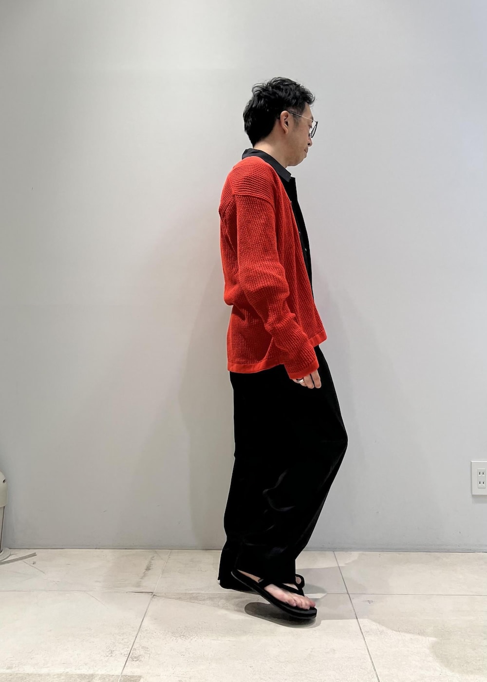 「ADAM ET ROPÉ、HOMME、UNISEX、骨格ストレート、イエベ、きれいめ、きれいめカジュアル、モード、春、春コーデ、秋コーデ、春ファッション、秋ファッション」｜「ADAM ET ROPE'の《SOLOTEX》《REPREVE》ウールミックス ジャンプスーツ/オールインワン/サスティナブル（つなぎ/オールインワン、ブラック系）」を使った、Yuuki Mizさん（メンズ・165cm）の夏コーディネートの3枚目の写真