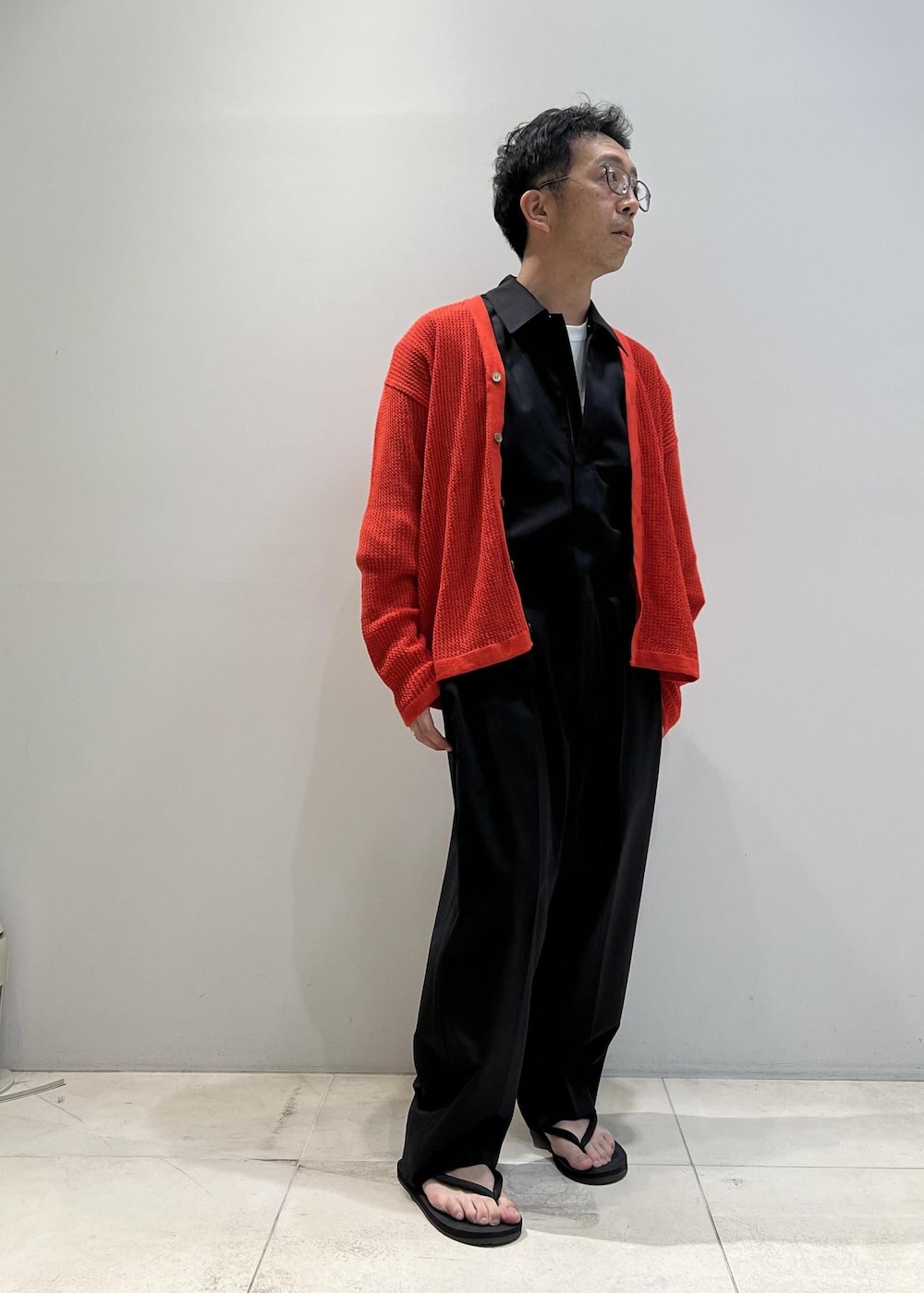 「ADAM ET ROPÉ、HOMME、UNISEX、骨格ストレート、イエベ、きれいめ、きれいめカジュアル、モード、春、春コーデ、秋コーデ、春ファッション、秋ファッション」｜「ADAM ET ROPE'の《SOLOTEX》《REPREVE》ウールミックス ジャンプスーツ/オールインワン/サスティナブル（つなぎ/オールインワン、ブラック系）」を使った、Yuuki Mizさん（メンズ・165cm）の夏コーディネートの2枚目の写真