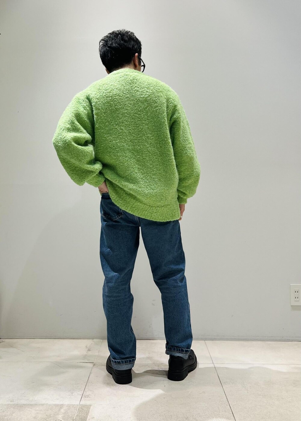 「nergy、ジャケット、タートルネック、ADAM ET ROPÉ、HOMME、UNISEX、骨格ストレート、イエベ、秋コーデ、冬コーデ、秋ファッション、冬ファッション、アウター、ブルゾン、コート」｜「ADAM ET ROPE'の【CESSE】スクラップレザーボリュームソールローファー/リサイクルレザー/ユニセックス（ローファー、ブラック系）」を使った、Yuuki Mizさん（メンズ・165cm）の冬コーディネートの7枚目の写真