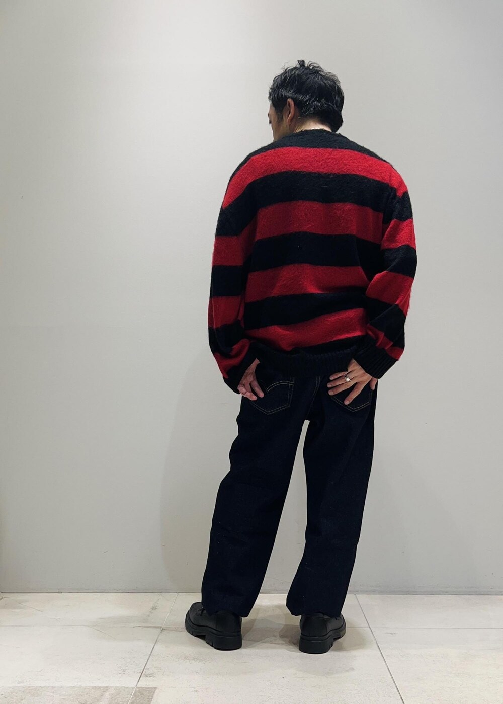 「SNaPMeAward23w、クリスマス、クリスマスコーデ、リバーシブル、ADAM ET ROPÉ、HOMME、UNISEX、骨格ストレート、イエベ、きれいめカジュアル、カジュアル、大人カジュアル、秋、冬、秋コーデ」｜「ADAM ET ROPE'の【CESSE】スクラップレザーボリュームソールローファー/リサイクルレザー/ユニセックス（ローファー、ブラック系）」を使った、Yuuki Mizさん（メンズ・165cm）の冬コーディネートの6枚目の写真
