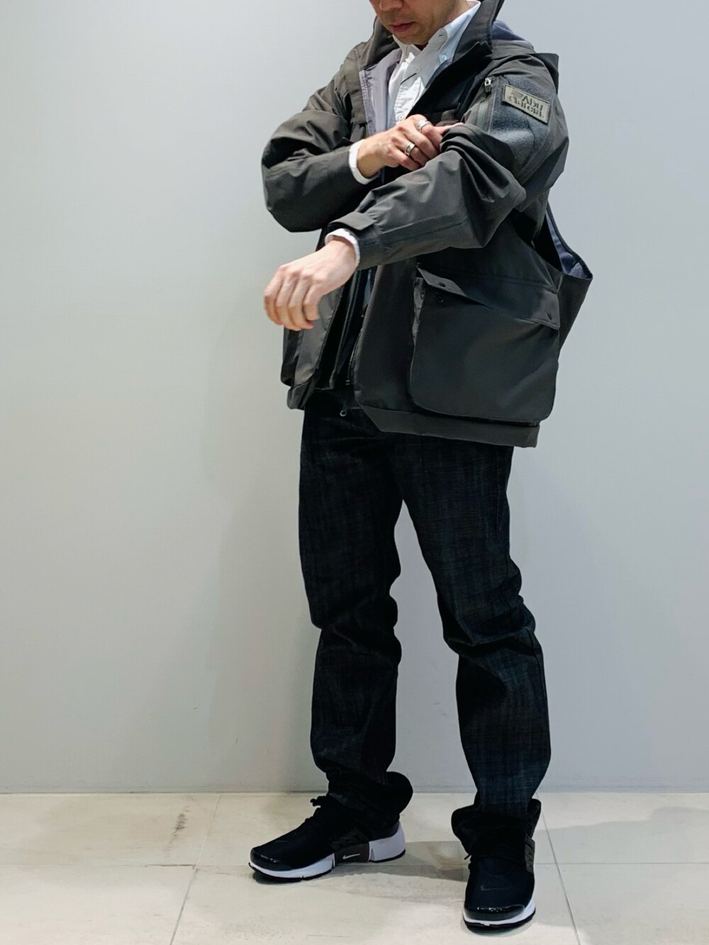 「フィッシングベスト、ミリタリージャケット、大人カジュアル、デニム、ootd、おしゃれさんと繋がりたい」｜「ABU GARCIAのアイテム（その他アウター、グリーン系）」を使った、Yuuki Mizさん（メンズ・165cm）の夏コーディネートの2枚目の写真