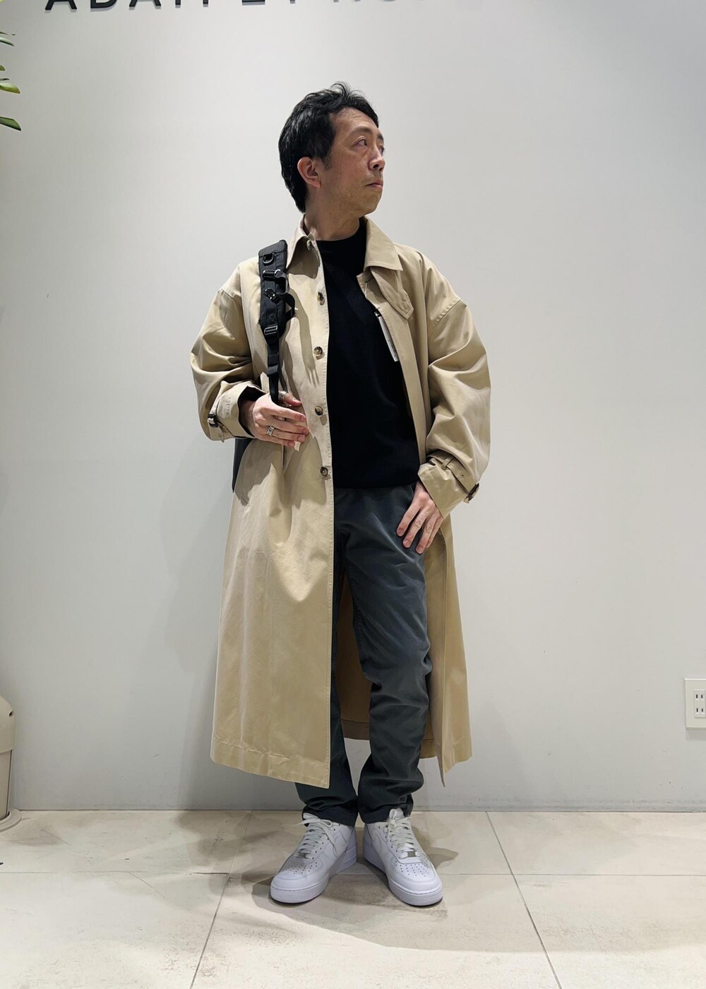 「ADAM ET ROPÉ、HOMME、UNISEX、骨格ストレート、イエベ、きれいめカジュアル、カジュアル、大人カジュアル、春コーデ、春ファッション、オーバーサイズ、ビッグシルエット、ニット、コート」｜「ADAM ET ROPE'の【WEB限定】玉虫色 ボリュームスリーブ バルマカーン ロング ステンカラーコート / ユニセックス（ステンカラーコート、ベージュ系）」を使った、Yuuki Mizさん（メンズ・165cm）の春コーディネートの3枚目の写真