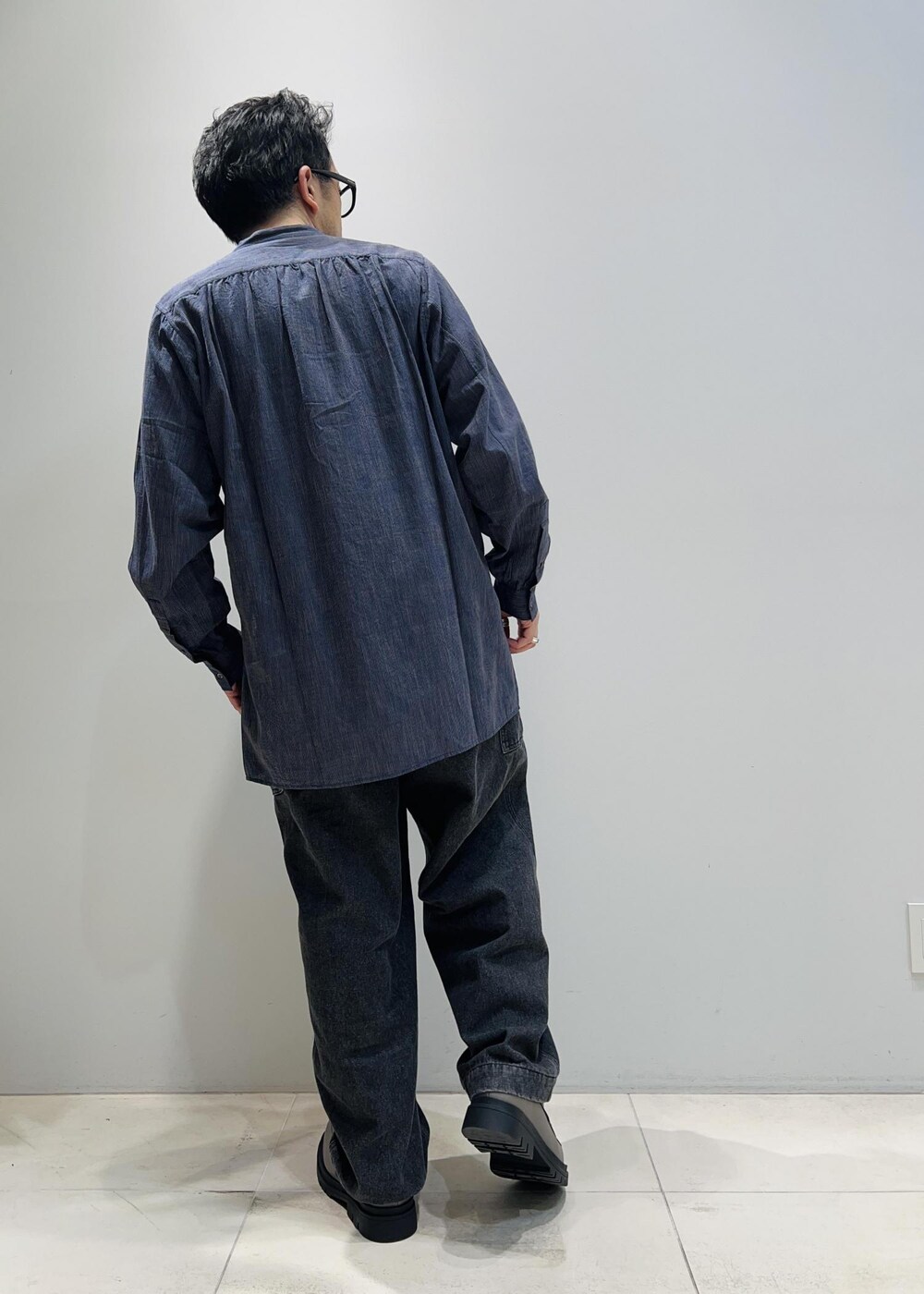 「ADAM ET ROPÉ、HOMME、UNISEX、骨格ストレート、イエベ、カジュアル、春コーデ、秋コーデ、春ファッション、秋ファッション、ビッグシルエット」｜「ADAM ET ROPE'の【CESSE】スクラップレザーボリュームソールローファー/リサイクルレザー/ユニセックス（ローファー、グレー系）」を使った、Yuuki Mizさん（メンズ・165cm）の春コーディネートの6枚目の写真