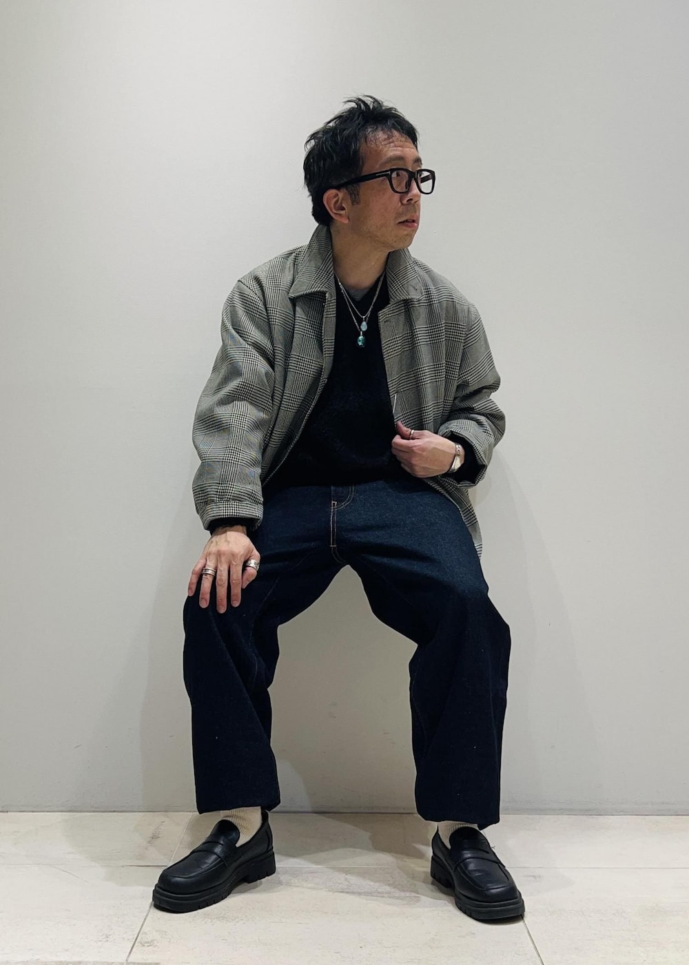 「クリスマス、クリスマスデート、SNaPMeAward23w、ADAM ET ROPÉ、HOMME、UNISEX、骨格ストレート、イエベ、きれいめカジュアル、カジュアル、大人カジュアル、秋、冬、秋コーデ、冬コーデ」｜「ADAM ET ROPE'の【CESSE】スクラップレザーボリュームソールローファー/リサイクルレザー/ユニセックス（ローファー、ブラック系）」を使った、Yuuki Mizさん（メンズ・165cm）の冬コーディネートの6枚目の写真