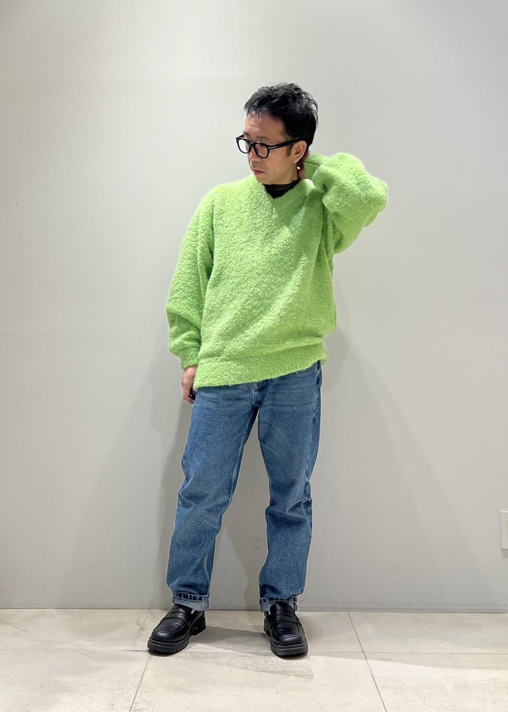 「nergy、ジャケット、タートルネック、ADAM ET ROPÉ、HOMME、UNISEX、骨格ストレート、イエベ、秋コーデ、冬コーデ、秋ファッション、冬ファッション、アウター、ブルゾン、コート」｜「ADAM ET ROPE'の【CESSE】スクラップレザーボリュームソールローファー/リサイクルレザー/ユニセックス（ローファー、ブラック系）」を使った、Yuuki Mizさん（メンズ・165cm）の冬コーディネートの6枚目の写真
