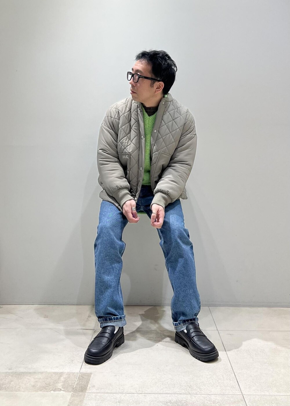 「nergy、ジャケット、タートルネック、ADAM ET ROPÉ、HOMME、UNISEX、骨格ストレート、イエベ、秋コーデ、冬コーデ、秋ファッション、冬ファッション、アウター、ブルゾン、コート」｜「ADAM ET ROPE'の【CESSE】スクラップレザーボリュームソールローファー/リサイクルレザー/ユニセックス（ローファー、ブラック系）」を使った、Yuuki Mizさん（メンズ・165cm）の冬コーディネートの4枚目の写真