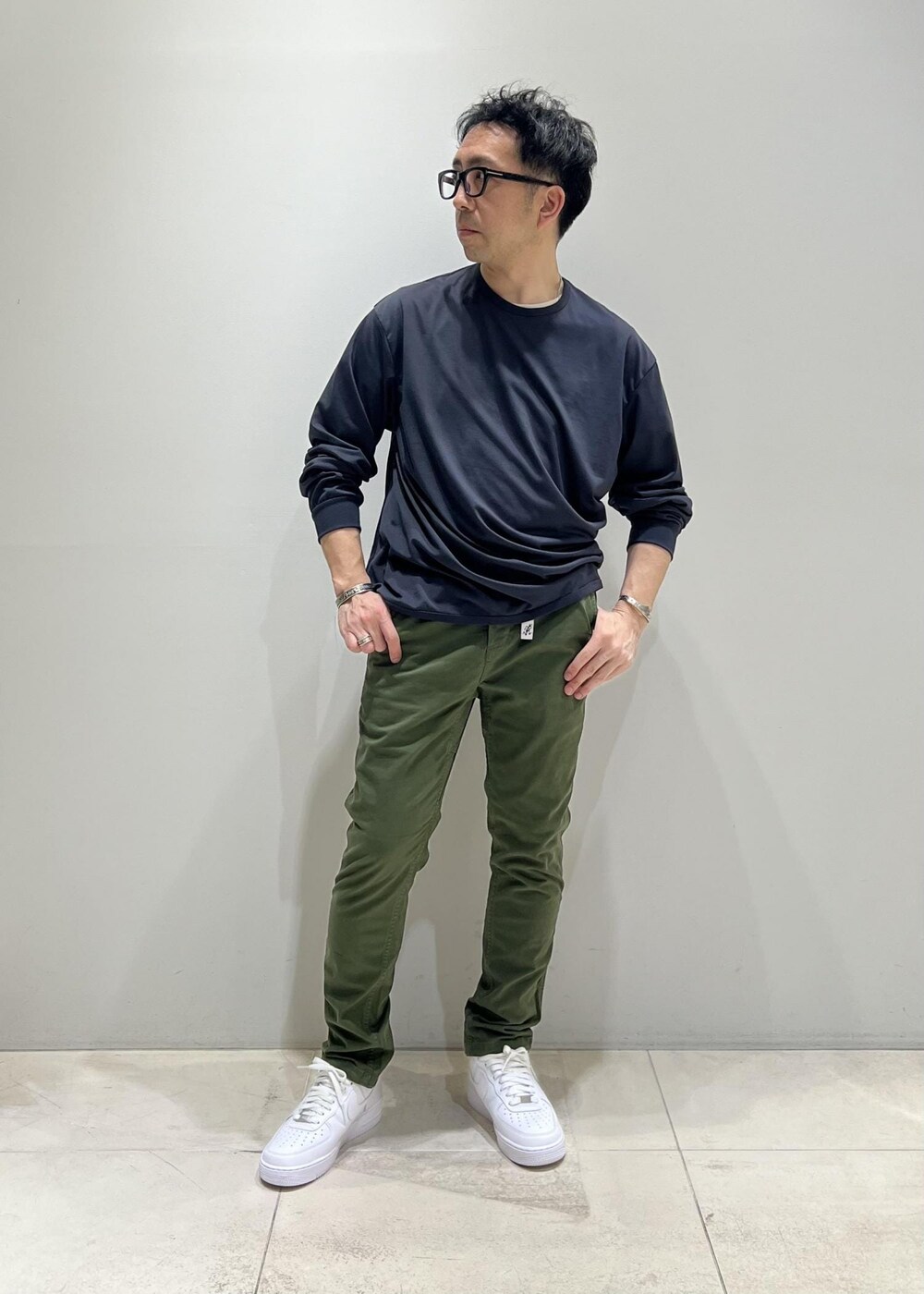 「ADAM ET ROPÉ、HOMME、UNISEX、骨格ストレート、イエベ、スポーティー、春コーデ、秋コーデ、春ファッション、秋ファッション、アウター、ブルゾン」｜「ADAM ET ROPE'の【NIKKE/ニッケ】撥水タフタ オーバーサイズ フーディ ブルゾン（ブルゾン、ブルー系）」を使った、Yuuki Mizさん（メンズ・165cm）の春コーディネートの8枚目の写真