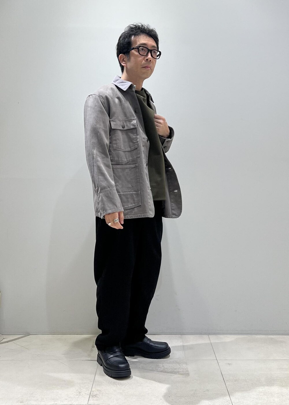 「ADAM ET ROPÉ、HOMME、UNISEX、骨格ストレート、イエベ、秋コーデ、秋ファッション、ブーツ」｜「ADAM ET ROPE'の【CESSE】スクラップレザーボリュームソールローファー/リサイクルレザー/ユニセックス（ローファー、ブラック系）」を使った、Yuuki Mizさん（メンズ・165cm）の秋コーディネートの4枚目の写真