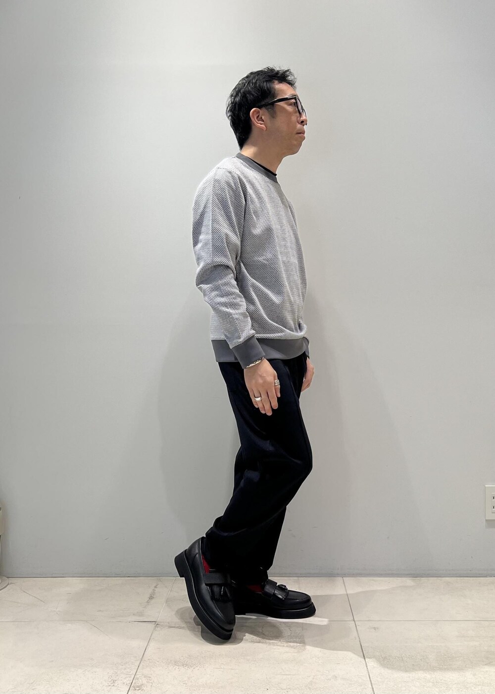 「ADAM ET ROPÉ、HOMME、UNISEX、骨格ストレート、イエベ、カジュアル、大人カジュアル、ミリタリー、秋コーデ、秋ファッション、アースカラー、コート、パンツ」｜「ADAM ET ROPE'の《新色追加・2点セット》M-65 ビッグシルエット モッズコート / コート＆中綿ライナーセット / ライナー取り外し可能 / ユニセックス（モッズコート、グリーン系）」を使った、Yuuki Mizさん（メンズ・165cm）の秋コーディネートの5枚目の写真