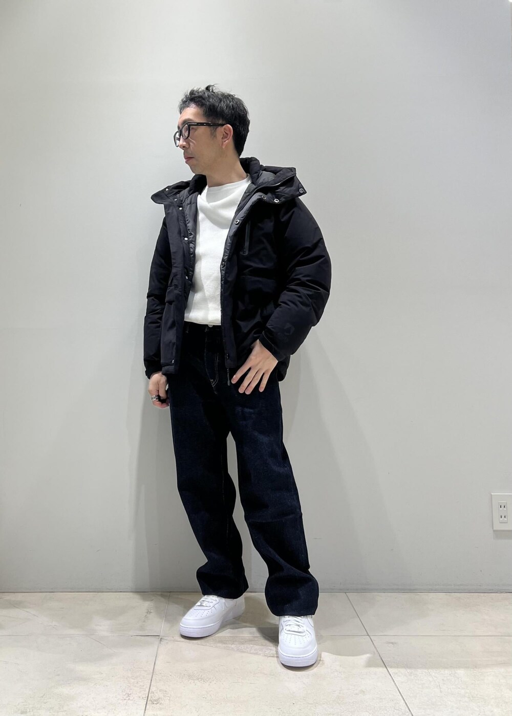 「お出かけ、ADAM ET ROPÉ、HOMME、UNISEX、骨格ストレート、イエベ、スポーティー、秋コーデ、冬コーデ、秋ファッション、冬ファッション、23AW秋の新作、23AW冬の新作、アウター、ダウン」｜「Levi'sの【Levi's(R) for BIOTOP】568 STAY LOOSE / UNISEX（デニムパンツ、ブルー系）」を使った、Yuuki Mizさん（メンズ・165cm）の冬コーディネートの6枚目の写真