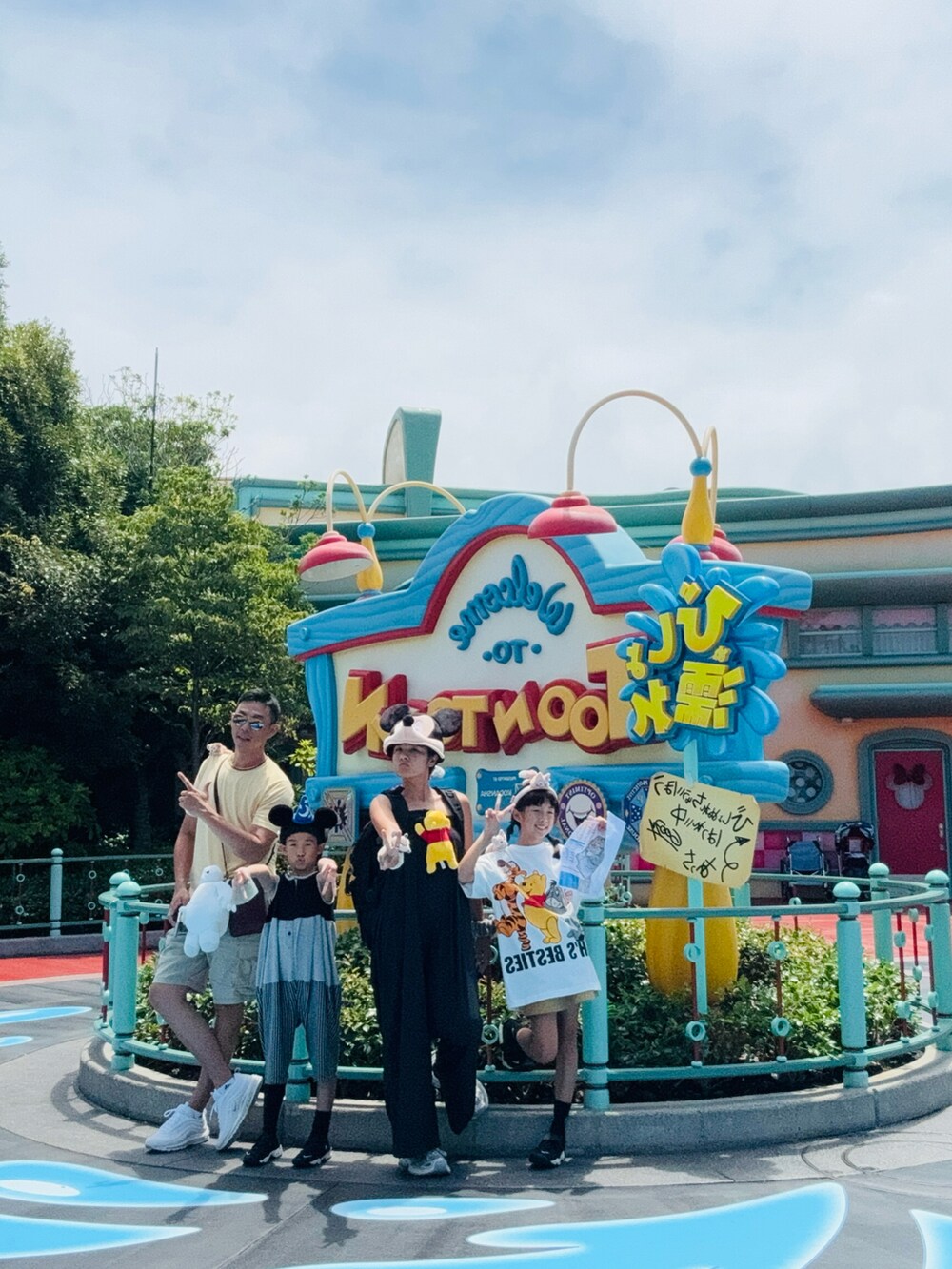 ブラック系のキャップを着用したキッズの夏コーディネートの3枚目の写真