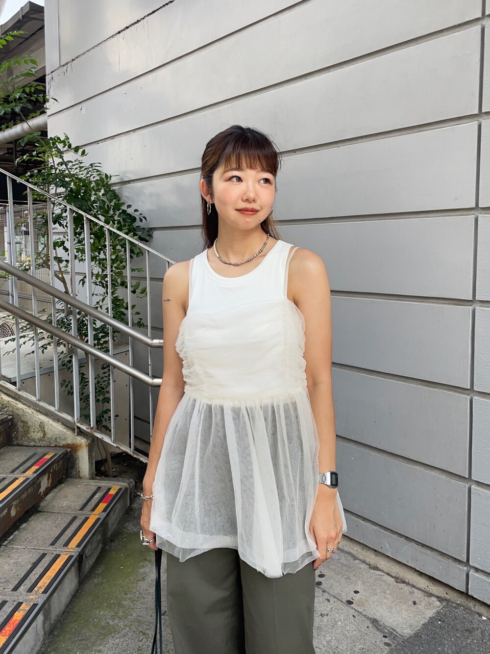 「レイヤードスタイル、スポーツミックス、プチプラ、夏コーデ、アツいコーデ全部見せ、休日スタイル、サンダル、きれいめカジュアル、ビスチェ、シンプル、低身長女子、骨格ウェーブ」｜「RANANのラメチュールビスチェ（キャミソール、ホワイト系）」を使った、UKIさん（レディース・155cm）の夏コーディネートの4枚目の写真