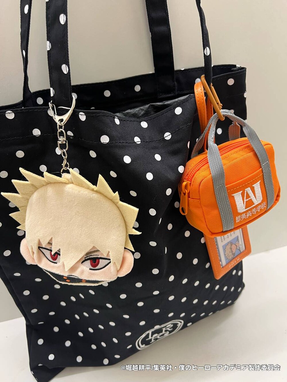 その他のステッカー/テープ、その他のポーチ、その他のキーホルダーを着用したレディースの秋コーディネートの6枚目の写真