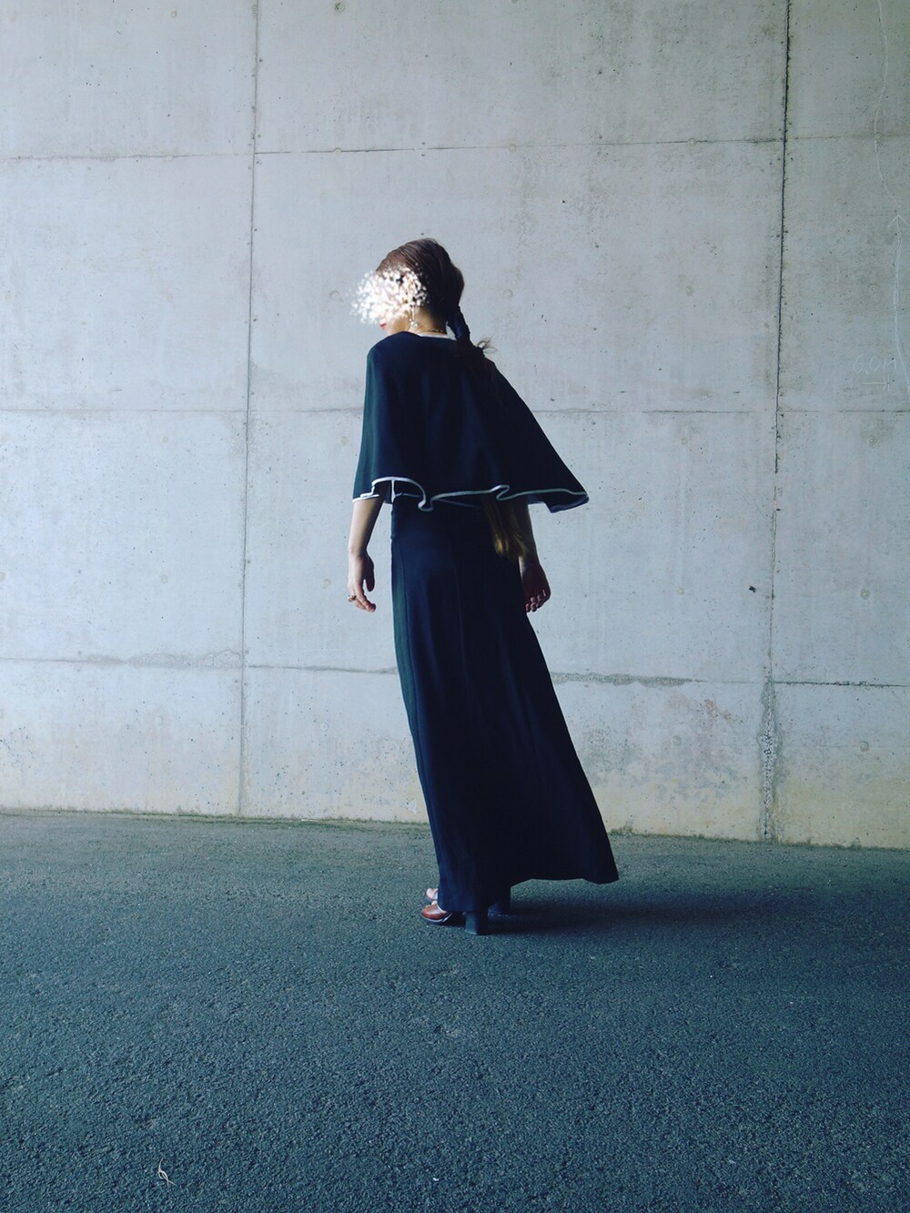 「古着、メルカリ、ヴィンテージ、vintage、VINTAGE、古着ワンピース、ヴィンテージワンピース、レトロワンピース、ロングワンピース、スーパーロング丈、マキシ丈ワンピース、古着コーデ、古着女子、大人古着、古着屋」｜「VINTAGEのアイテム（ワンピース/ドレス、ブラック系）」を使った、Yotchさん（レディース・163cm）の夏コーディネートの2枚目の写真