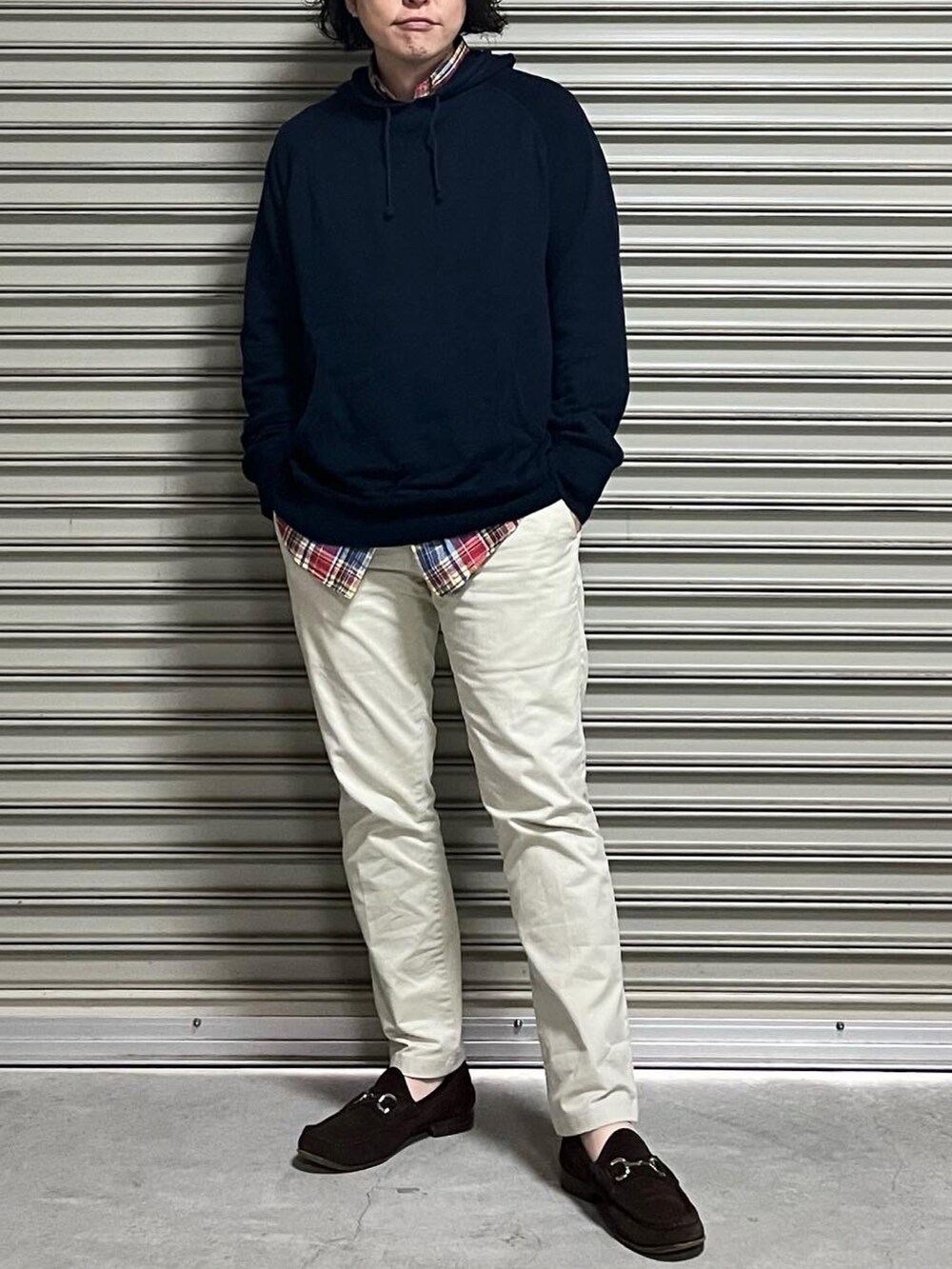 「メンズコーデ、オトナカジュアル、大人カジュアル、大人コーデ、m47、ラルフローレン、Ralph Lauren、GUCCI、チェックシャツ、パーカー、チノパン、bdyoshi、インスタフォローしてね！、いいね、save、フォローお願いします🤑、フランス軍」｜「カシミヤニットパーカーのアイテム（ニット/セーター、ブルー系）」を使った、bdyoshiさん（メンズ・167cm）の春コーディネートの2枚目の写真