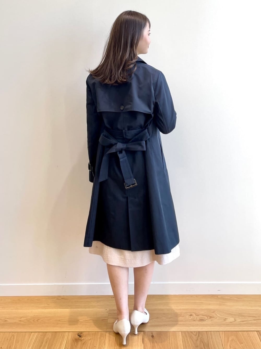 「パンプス、トレンチコート、キレイめ、セレモニー、卒業式、入学式、オフィスカジュアル、インデックス、INDEX」｜「indexのDeodora Freshトレンチコート（トレンチコート、ブルー系）」を使った、index スタッフさん（レディース・158cm）の冬コーディネートの4枚目の写真