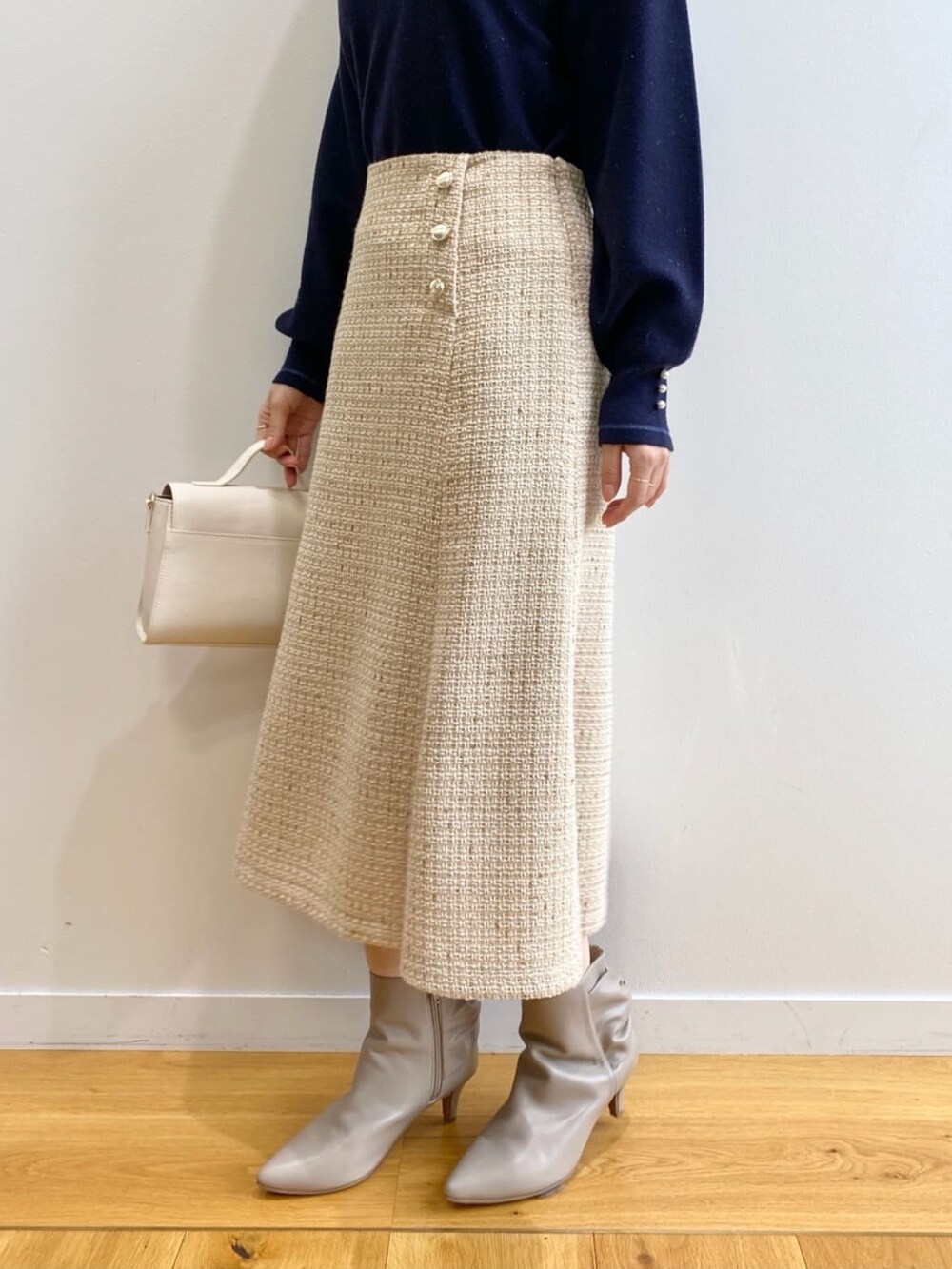 「インデックス、index、INDEX、ニット、プチプラ、きれいめカジュアル、お出かけコーデ、ブーツ、秋服コーデ、大人ガーリー」｜「indexのアンジェリーナガーターパール調ニット【洗濯機可】（ニット/セーター、ブルー系）」を使った、index スタッフさん（レディース・158cm）の秋コーディネートの10枚目の写真