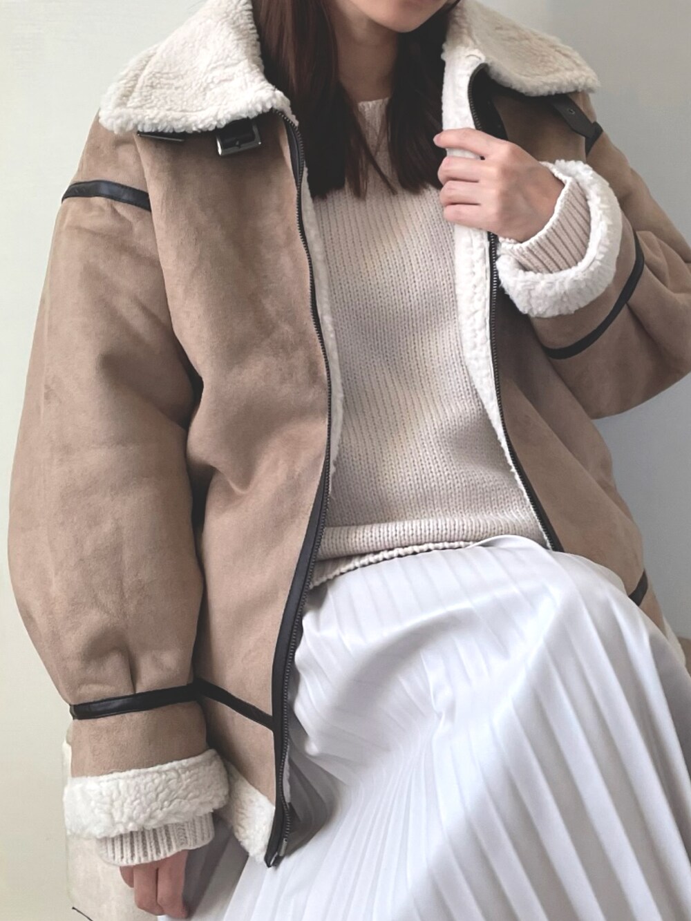 「moment+、冬服コーデ、ZOZOTOWN、zozotown限定、プチプラ、プチプラコーデ、低身長、カジュアルコーデ、今日のコーデ、淡色コーデ、ニットコーデ、ビッグシルエット、ラフ」｜「moment+の3G 配色ハンドステッチニットプルオーバー（ニット/セーター、ホワイト系）」を使った、AI.さん（レディース・155cm）の冬コーディネートの2枚目の写真