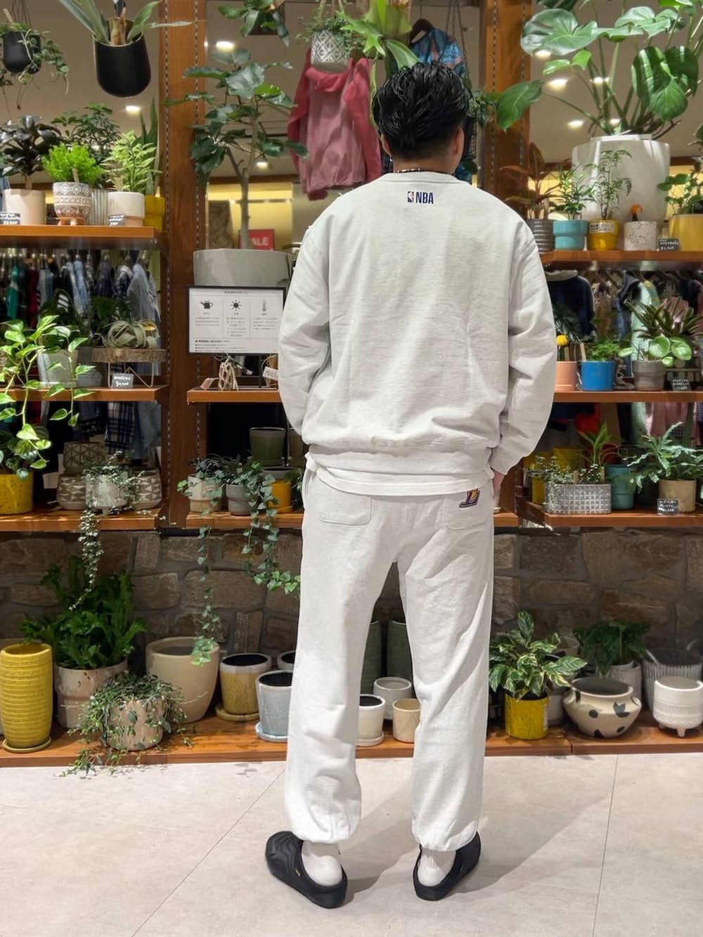 「ベーシック/シンプル、ストリート、カジュアル、BAYFLOW」｜「Tevaの【TEVA(テバ)】REEMBER TERRAIN(MEN)（スリッポン、ブラック系）」を使った、tagamitakatoさん（メンズ・183cm）の秋コーディネートの3枚目の写真