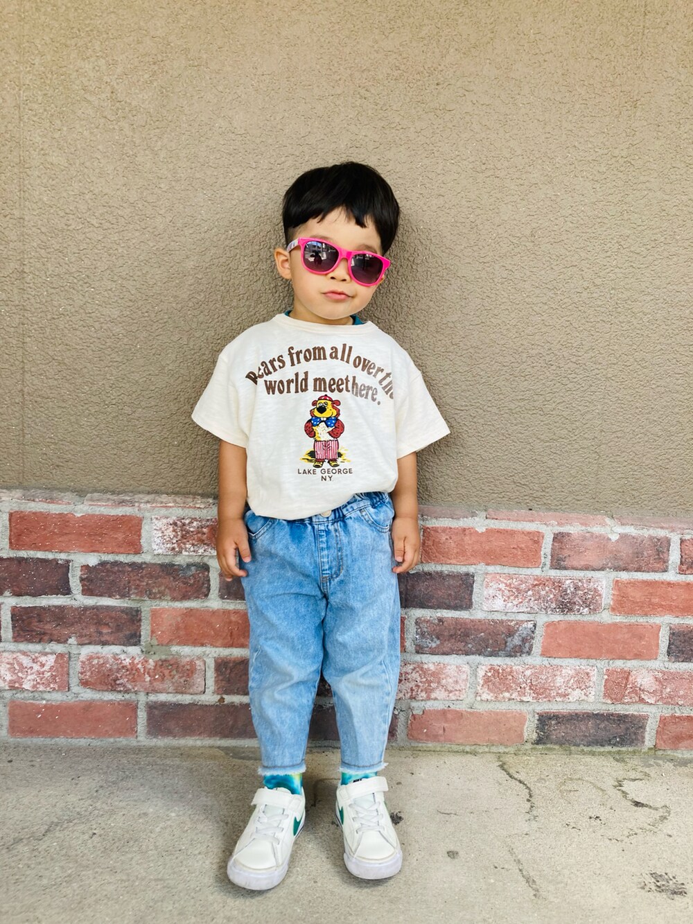 「3歳6ヶ月、デニムっていいよね、デニムフェス2022、デニム、ロゴT、プリントT、夏だ！Tシャツ着よう！、レイヤードスタイル、タイダイ柄、カラーソックス、夏コーデ、DENIM DUNGAREE、NIKE、サングラス、古着MIX」｜「DENIM DUNGAREEのカワカミ Tシャツ（Tシャツ/カットソー、その他）」を使った、nohana＊＊＊kent さん（キッズ・90cm）の夏コーディネートの2枚目の写真