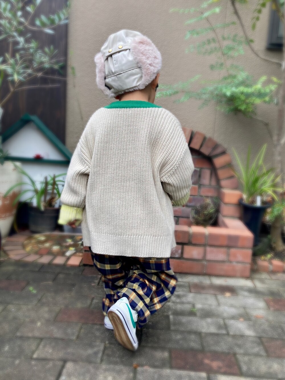 「4歳、私の推しブランド、lowrysfarmkids、ローリーズファーム(LOWRYS FARM)、チャオパニックティピー(CIAOPANIC TYPY)、チャイナ、カーディガン、ビタミンカラー、春コーデ、フライトキャップ、ワイドパンツ、チェック、ビッグシルエット」|「LOWRYS FARMのニットチャイナカーディガン 955169(カーディガン/ボレロ、ベージュ系)」を使った、nohana***kent さん(キッズ・90cm)の冬コーディネートの2枚目の写真