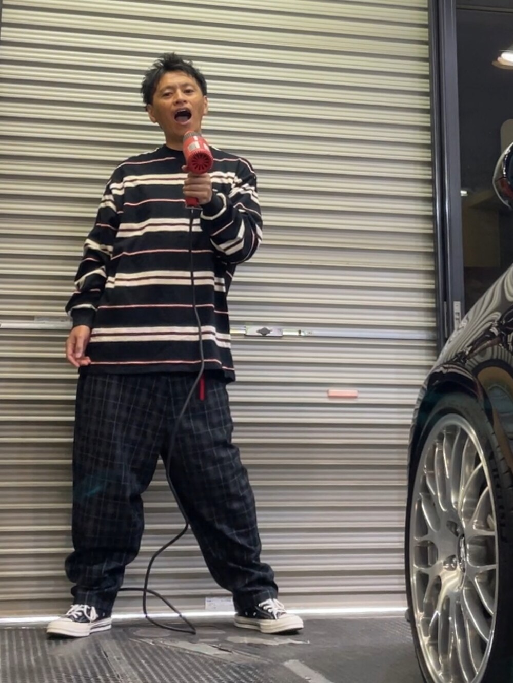 「チェック、コンバース、ボーダー、チェックパンツ、ハイカットスニーカー、赤黒、赤黒ボーダー、赤黒コーデ、赤白帽、ケツダボ、赤黒コラボ」｜「CT70s Hi "I ★ NY"のCONVERSE - Chuck Taylor 70s Hi "I ★ NY"（スニーカー、ブラック系）」を使った、クロ🐑さん（メンズ・168cm）の秋コーディネートの3枚目の写真