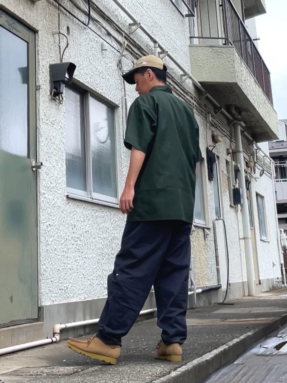 「NAUTICAのNAUTICA/ノーティカ Easy Chino Pants II（チノパンツ、グレー系）」を使った、クロ🐑さん（メンズ・168cm）の夏コーディネートの2枚目の写真