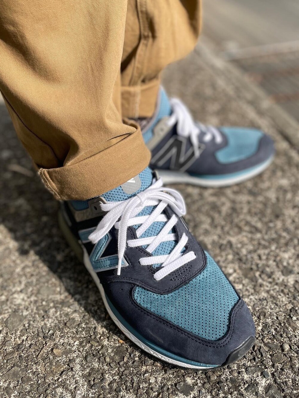 「KITHのRONNIE FIEG × DOVER STREET MARKET × NEW BALANCE 574 "SPORT NAVY"（スニーカー、ブルー系）」を使った、クロ🐑さん（メンズ・168cm）の春コーディネートの3枚目の写真