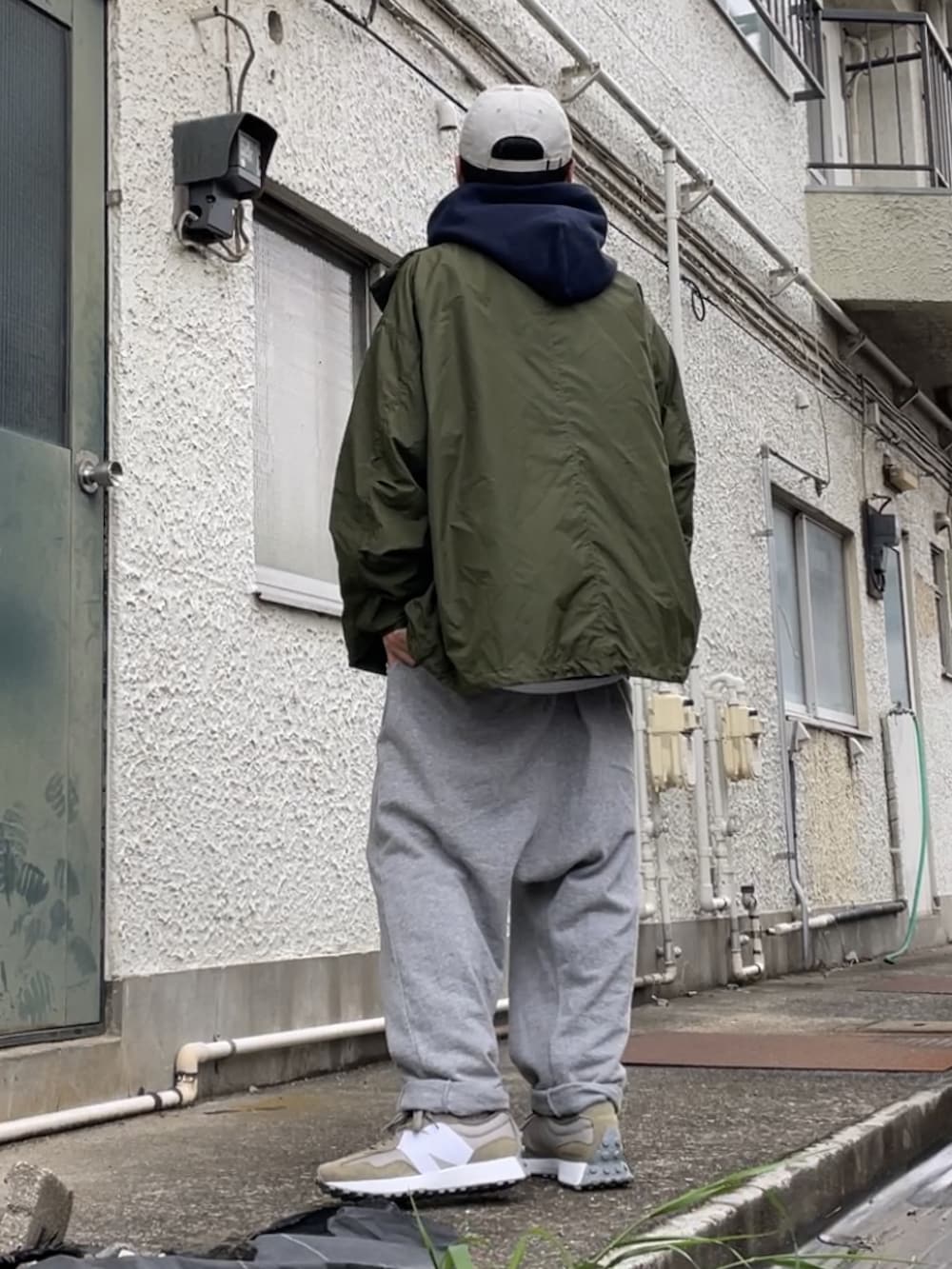 「NEW BALANCEの【別注】 ＜New Balance（ニューバランス）＞ MS327CS1/スニーカー（スニーカー、グリーン系）」を使った、クロ🐑さん（メンズ・168cm）の春コーディネートの3枚目の写真