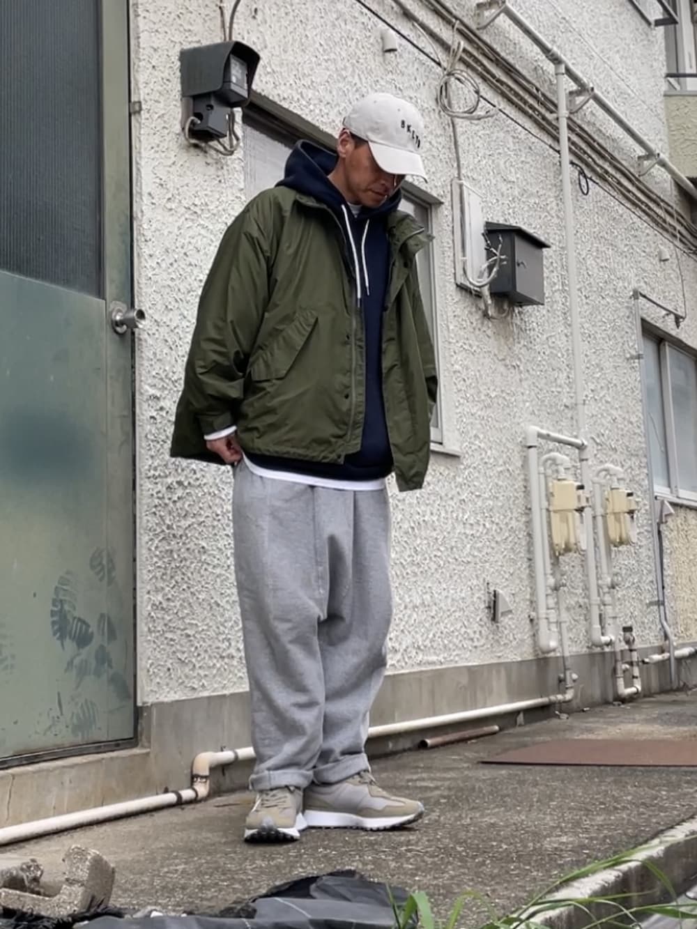 「NEW BALANCEの【別注】 ＜New Balance（ニューバランス）＞ MS327CS1/スニーカー（スニーカー、グリーン系）」を使った、クロ🐑さん（メンズ・168cm）の春コーディネートの4枚目の写真