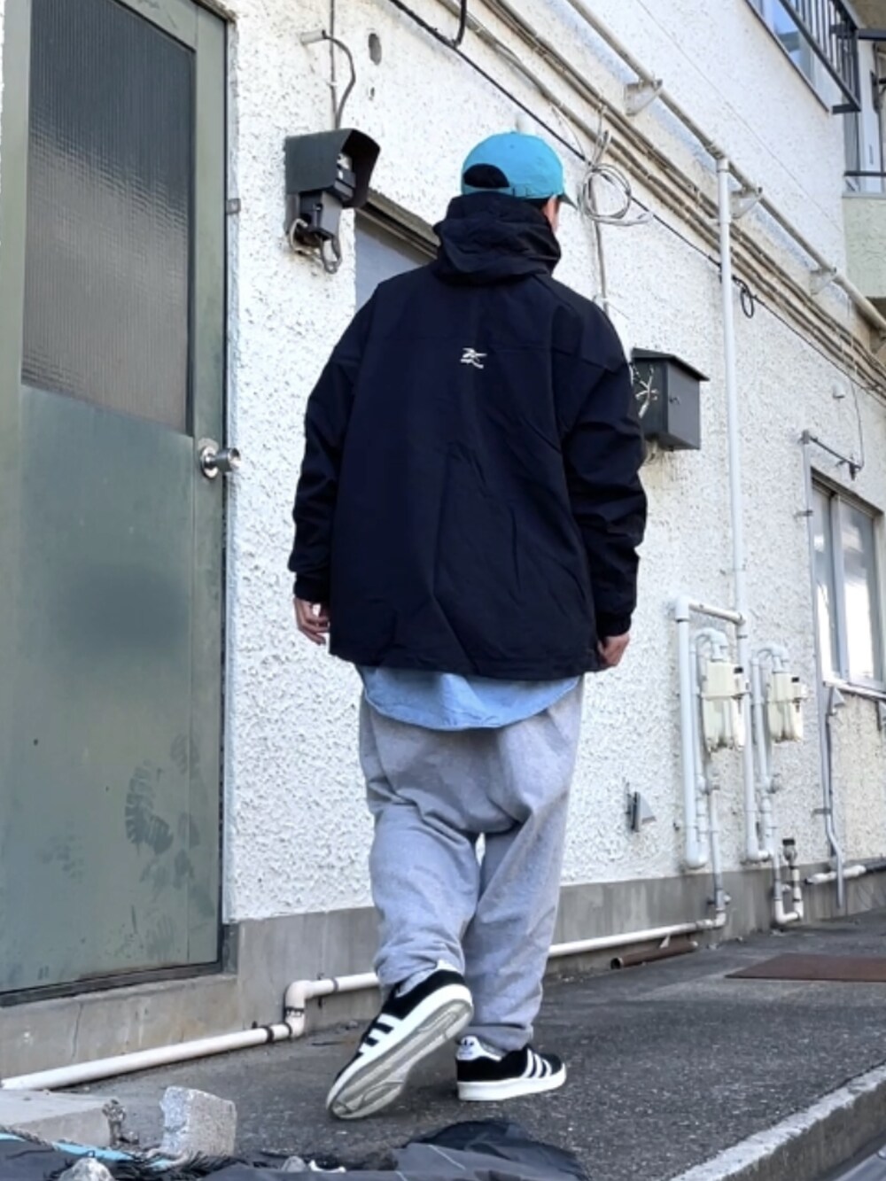 「adidasのキャンパス 80s [Campus 80s] アディダスオリジナルス（スニーカー、ブラック系）」を使った、クロ🐑さん（メンズ・168cm）の秋コーディネートの2枚目の写真