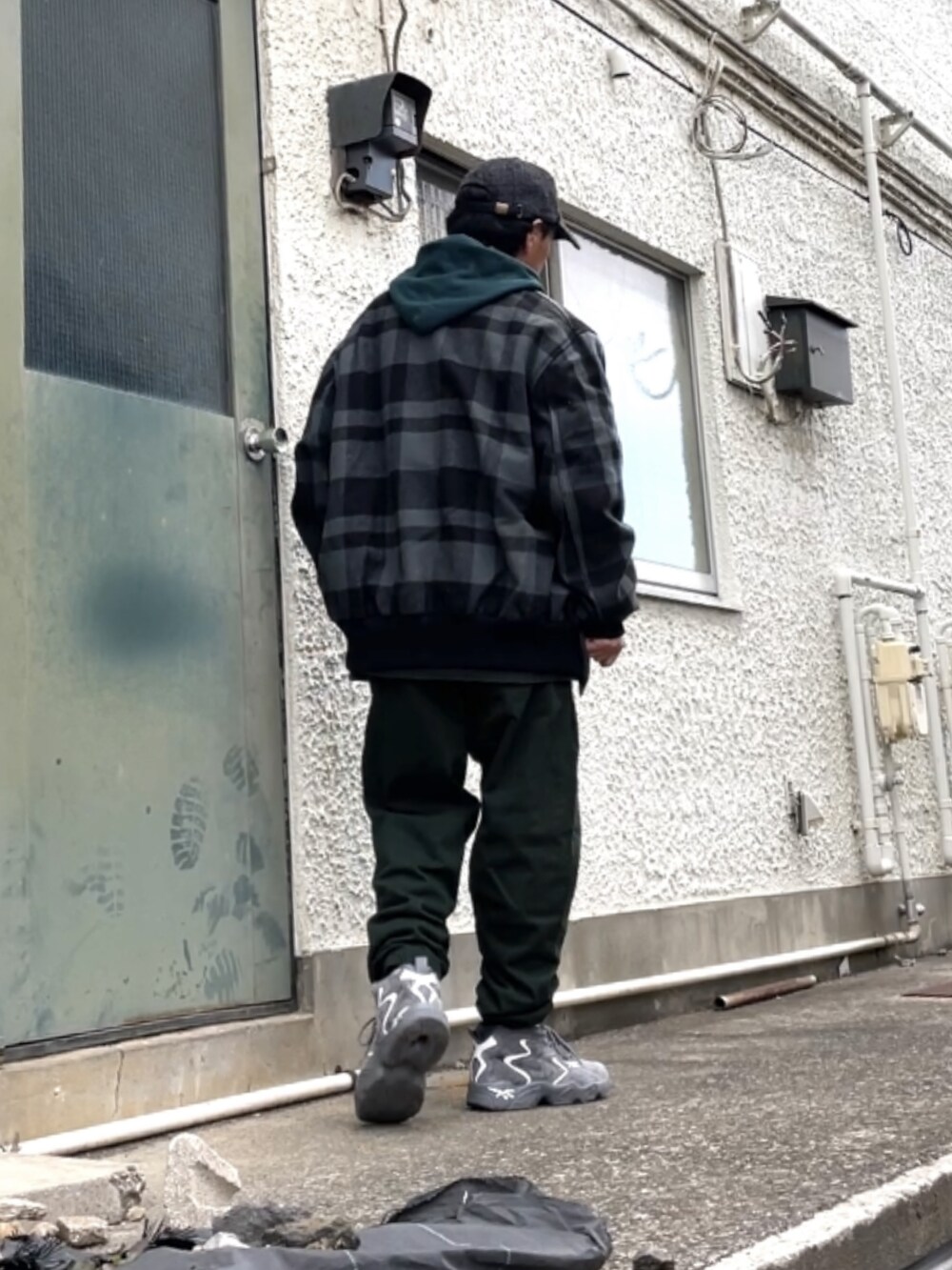 「ReebokのMOBIUS OG POP（スニーカー、グレー系）」を使った、クロ🐑さん（メンズ・168cm）の冬コーディネートの3枚目の写真