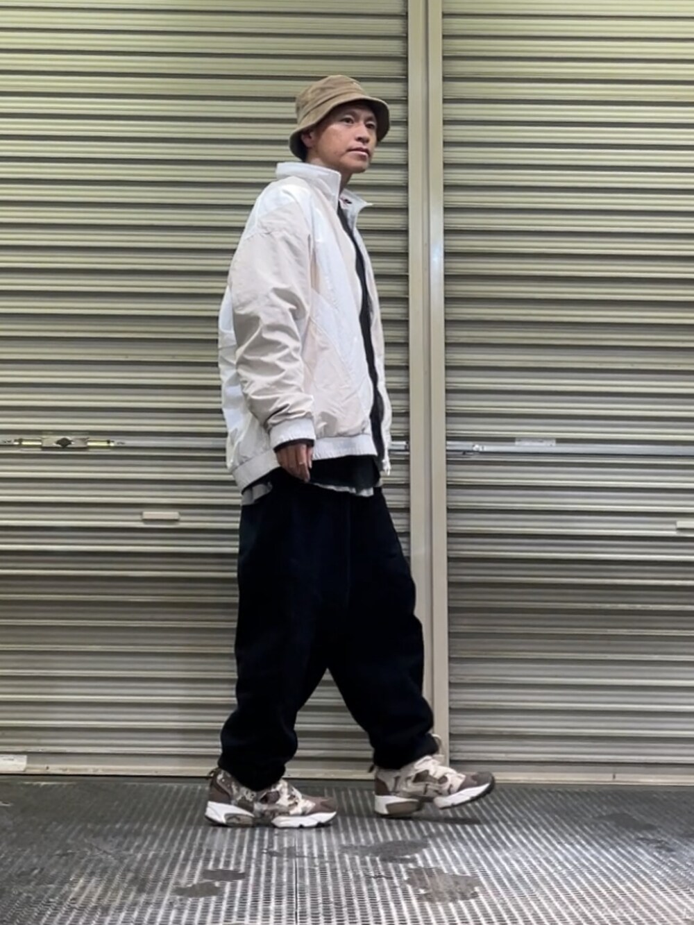 「Reebokのアイテム（スニーカー、ブラウン系）」を使った、クロ🐑さん（メンズ・168cm）の冬コーディネートの2枚目の写真