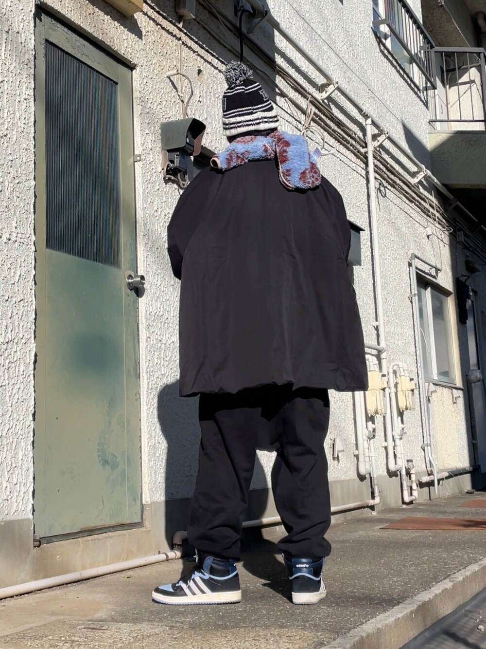「adidasのTopten high（スニーカー、ブルー系）」を使った、クロ🐑さん（メンズ・168cm）の冬コーディネートの2枚目の写真