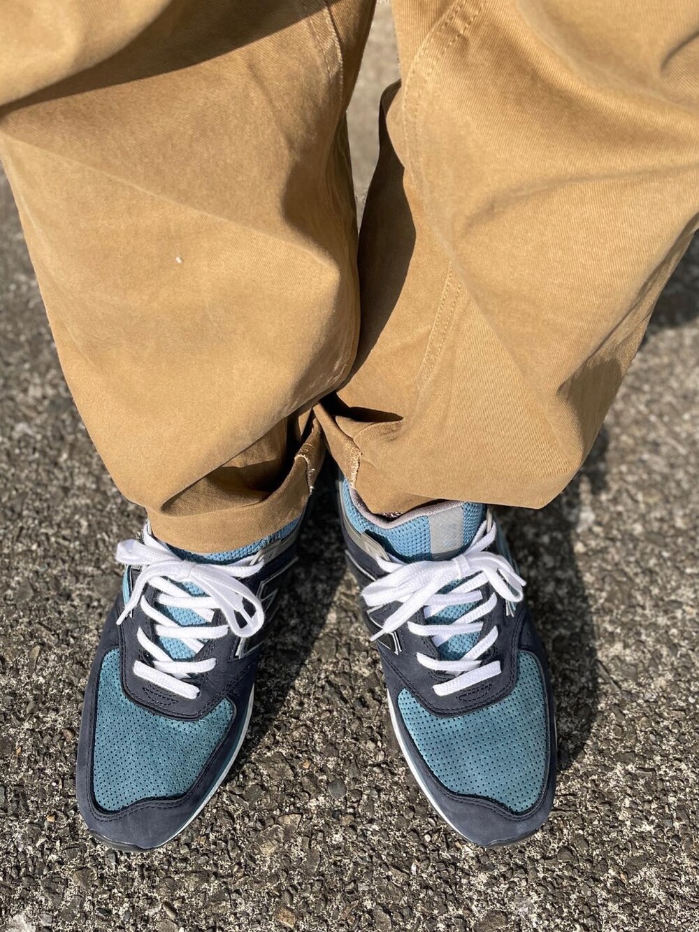 「KITHのRONNIE FIEG × DOVER STREET MARKET × NEW BALANCE 574 "SPORT NAVY"（スニーカー、ブルー系）」を使った、クロ🐑さん（メンズ・168cm）の春コーディネートの4枚目の写真