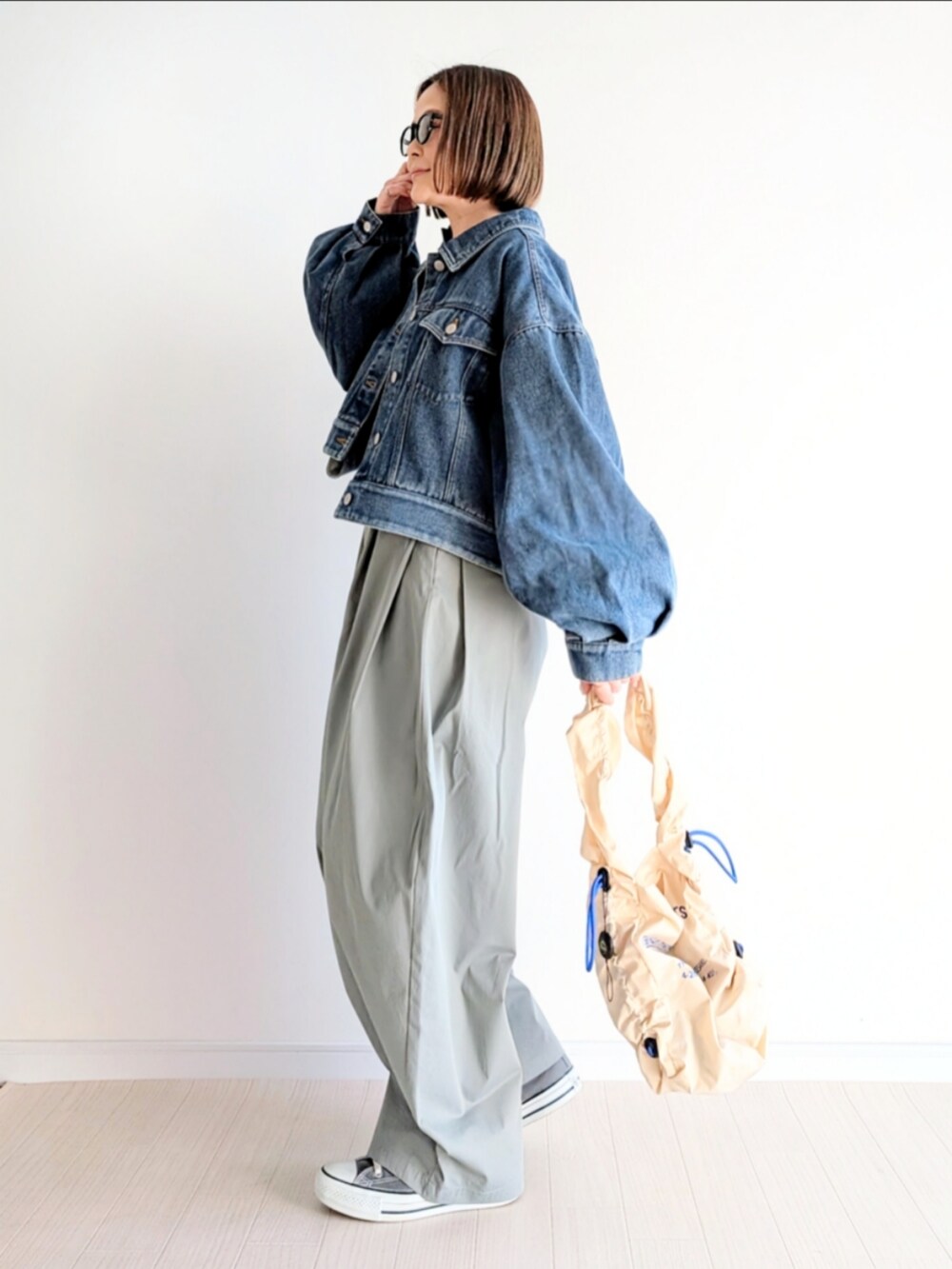 「notch.、notch. by yui、タックパンツ、パンツスタイル、ワイドパンツ、デニムジャケット、Gジャン、スニーカー、春コーデ、カラーコーデ、春カラー、ミントグリーン、カーキ、ロンT」｜𝕪𝕦𝕚さん（レディース・155cm）の冬コーディネートの2枚目の写真