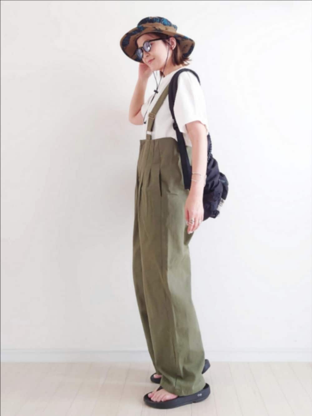 「CORNERSのCORNERS by yui ハイウエストツイルサロペット(サロペット/オーバーオール、グリーン系)」を使った、𝕪𝕦𝕚さん(レディース・155cm)の夏コーディネートの2枚目の写真