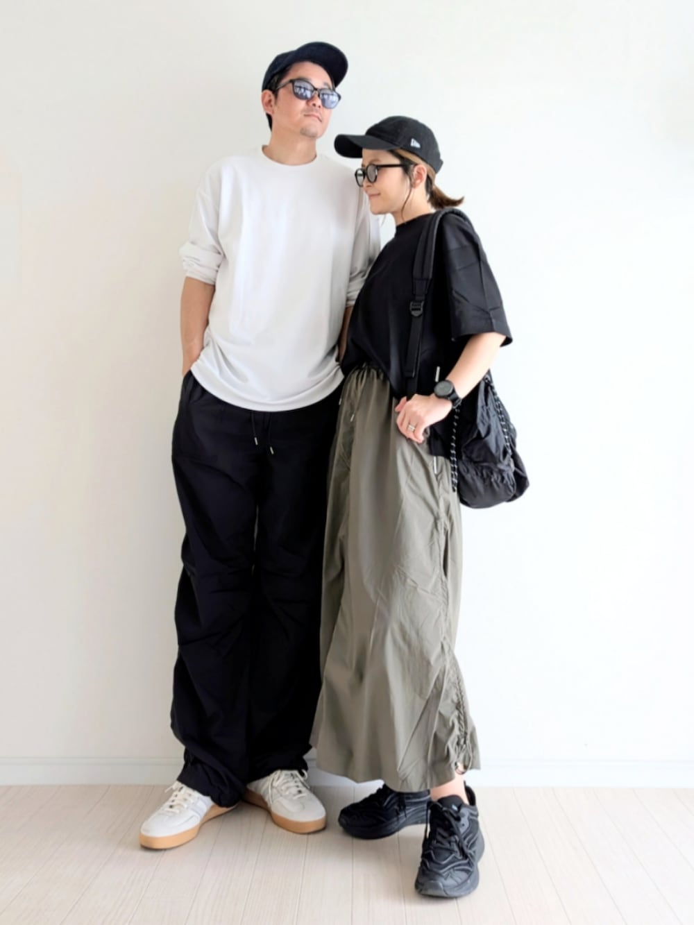 「TIGORA、春めき満開コーデ、シンプルコーデ、スニーカー、Tシャツ、夫婦、カーゴパンツ、キャップ、アウトドアスタイル、プチプラ、モノトーン、カーキ、スカート」｜「NEW ERAのニューエラ キャップ 9TWENTY MICRO LOGO MLB ニューヨークヤンキース ウォッシュ加工 NEW ERA（キャップ、ブラック系）」を使った、𝕪𝕦𝕚さん（骨格ウェーブ・レディース・155cm）の春コーディネートの2枚目の写真