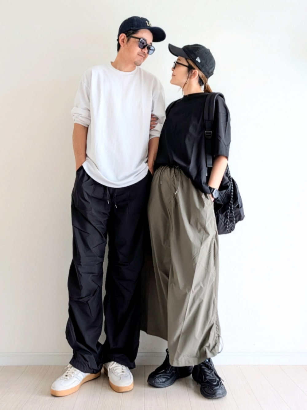 「TIGORA、春めき満開コーデ、シンプルコーデ、スニーカー、Tシャツ、夫婦、カーゴパンツ、キャップ、アウトドアスタイル、プチプラ、モノトーン、カーキ、スカート」｜「NEW ERAのニューエラ キャップ 9TWENTY MICRO LOGO MLB ニューヨークヤンキース ウォッシュ加工 NEW ERA（キャップ、ブラック系）」を使った、𝕪𝕦𝕚さん（骨格ウェーブ・レディース・155cm）の春コーディネートの5枚目の写真