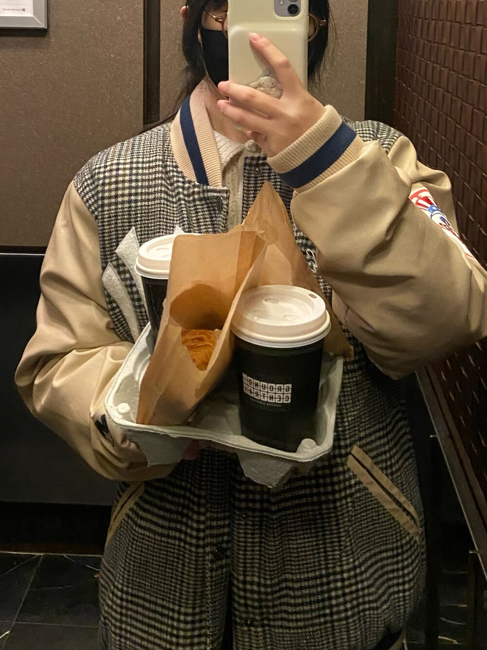 「カジュアル、パンツコーデ、プチプラ、あったかコーデ、ストリート、パンツ」｜「ZARAのアイテム（パンツ、ブラック系）」を使った、βえれ・べーたβさん（レディース・159cm）の冬コーディネートの2枚目の写真