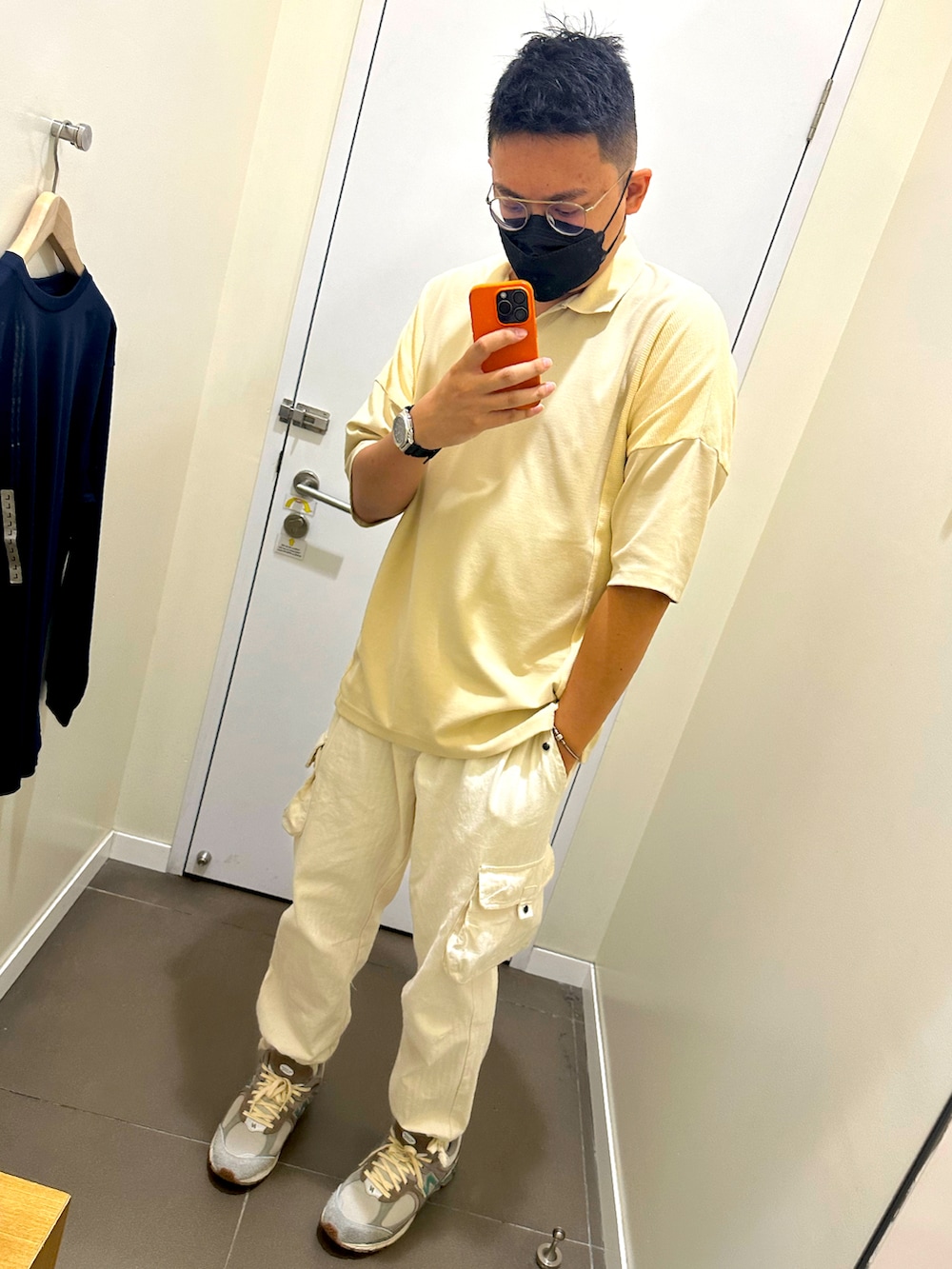 「ootd、outfit、New Balance、casual、KualaLumpur、malaysia、gshock、CASIO、orange、toneontone」｜「shuren projectのアイテム（ポロシャツ、ベージュ系）」を使った、Chan CheeHongさん（メンズ・180cm）の夏コーディネートの2枚目の写真