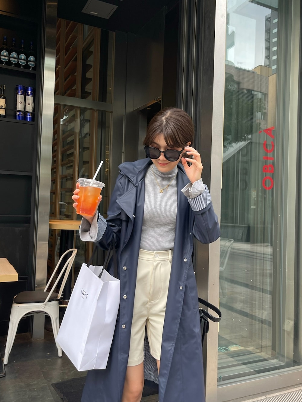 その他のジャケット/アウター、ブラック系のブーツを着用したレディースの秋コーディネートの2枚目の写真