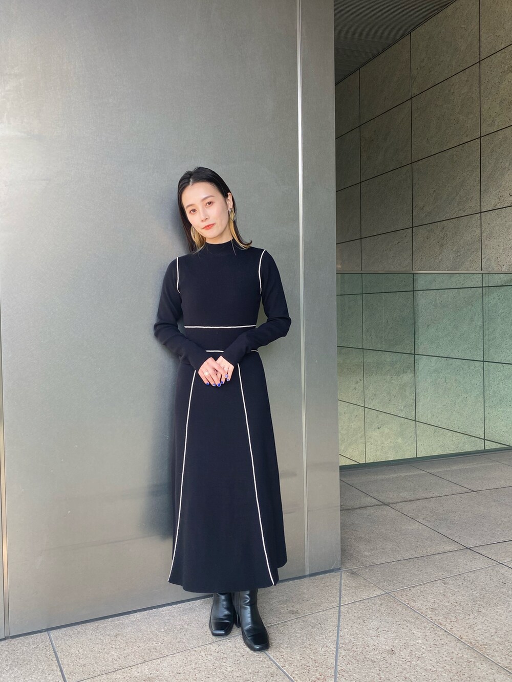 「秋冬コーデ、ブーツ、ワンピース、低身長コーデ、ロングコート、コート、ニットワンピース、シンプル、大人カジュアル、大人かわいい、FREES'MART」｜「FREE'S MARTの【Sシリーズ対応】◆ジャージメルトンステンカラーコート（ステンカラーコート、ベージュ系）」を使った、miko.さん（レディース・152cm）の秋コーディネートの3枚目の写真