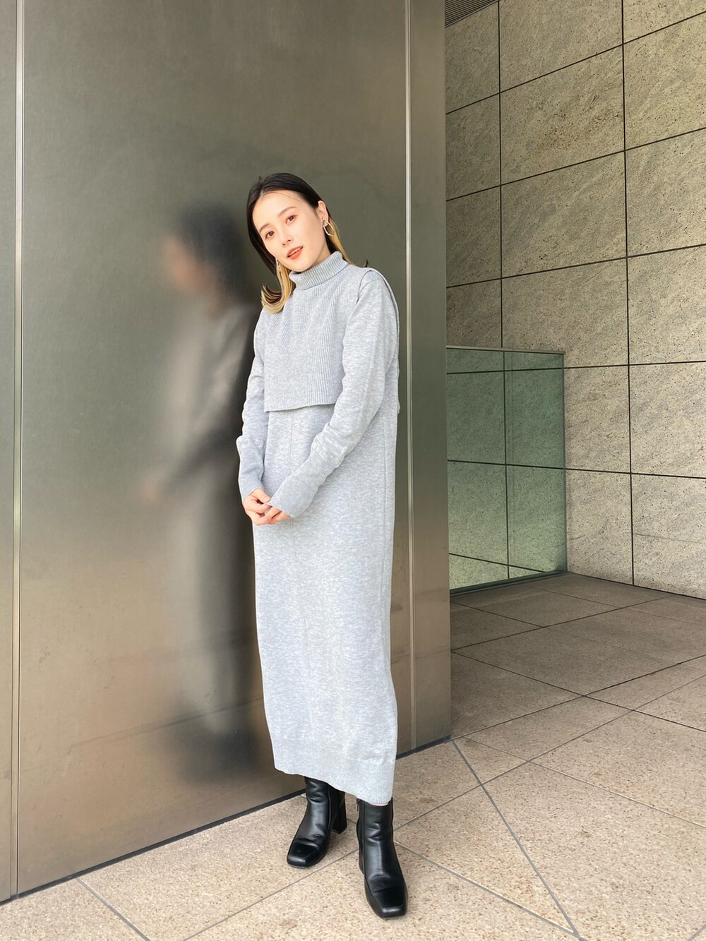 「ゆったりコーデ、ダウンベスト、低身長コーデ、ビッグシルエット、グレー、秋冬、ベスト、ニット、ニットワンピース、低身長、きれいめカジュアル、FREE'S MART」｜「FREE'S MARTのマルチWay袖取り外し中綿ブルゾン（ブルゾン、ブラック系）」を使った、miko.さん（レディース・152cm）の秋コーディネートの4枚目の写真