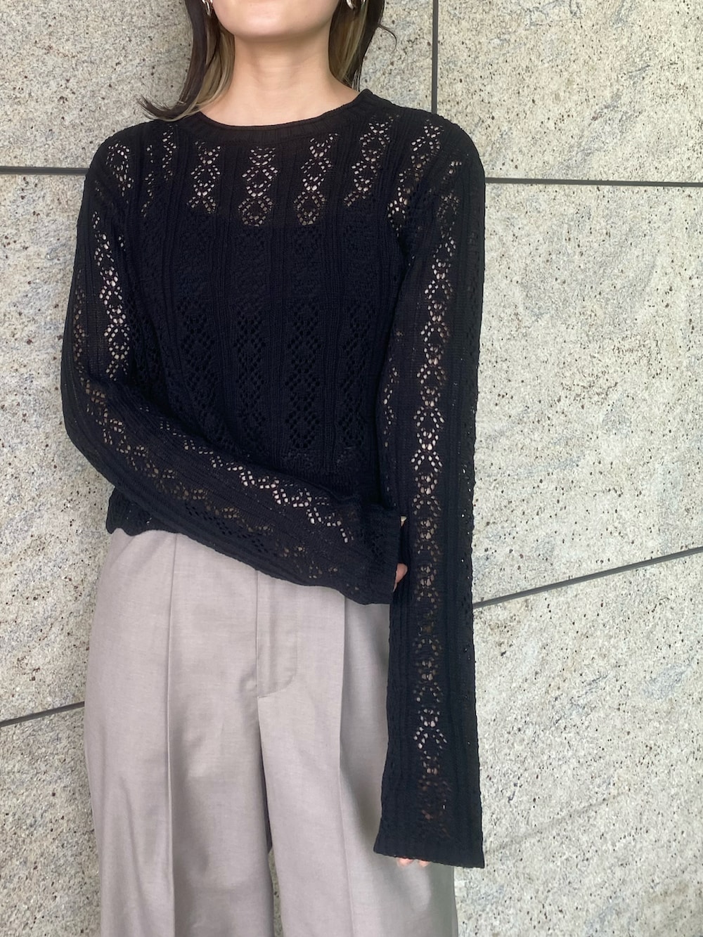 「ビックシルエット、春服みてみて、デニムジャケット、スラックス、休日スタイル、モノトーン、春コーデ、オフィスカジュアル、ボリューム袖、ジャケット、低身長、デニム、大人カジュアル、キレイめカジュアル、いまどきジャケット写真」｜miko.さん（レディース・152cm）の春コーディネートの2枚目の写真